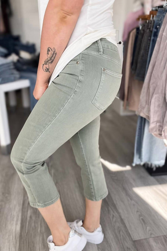 Judy Blue - Mid Rise Capri