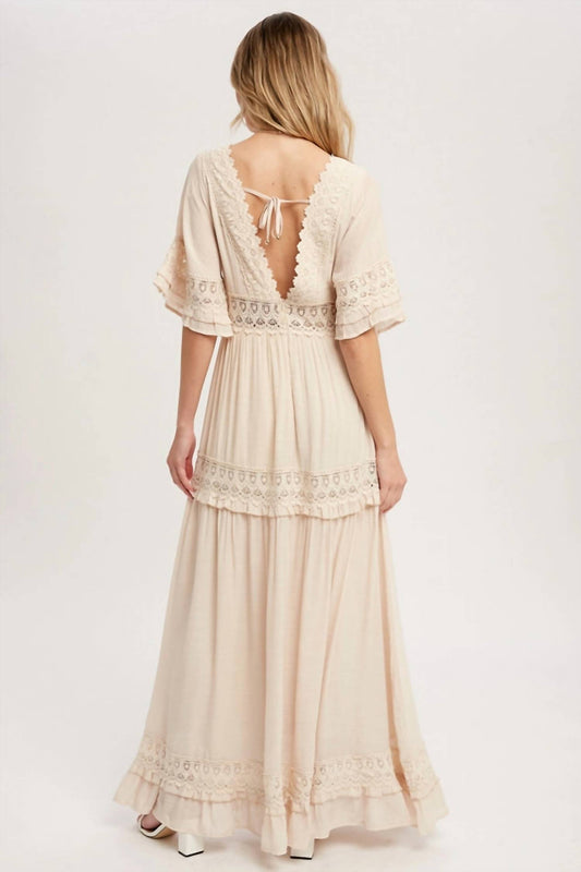 Bluivy - Elegant Lace Maxi Dress with Short Sleeves
