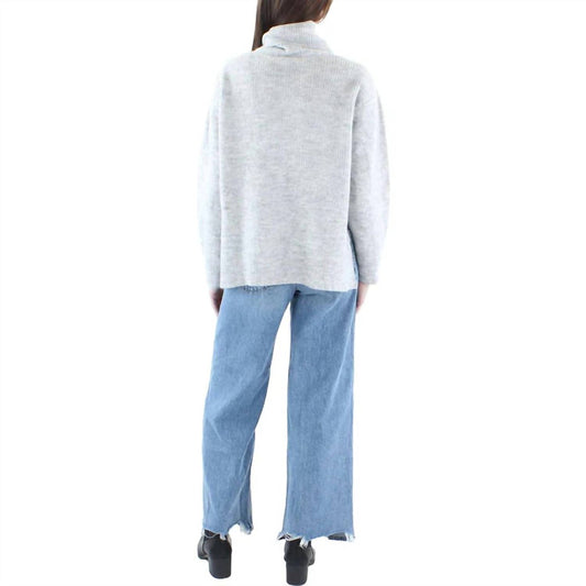 Vigoss - Ribbed Sideslit Turtleneck Sweater