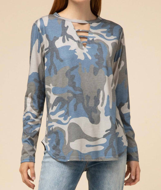 Entro - Camo Keyhole Top - blouses - blue - camouflage