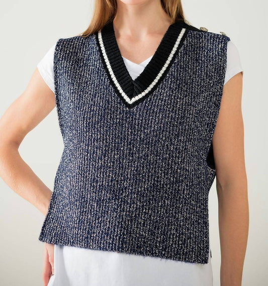 Q2 - V-neck Knitted Vest With Open Side