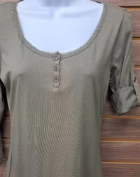 Murmur - Women's 3 Button Lace Bottom Top