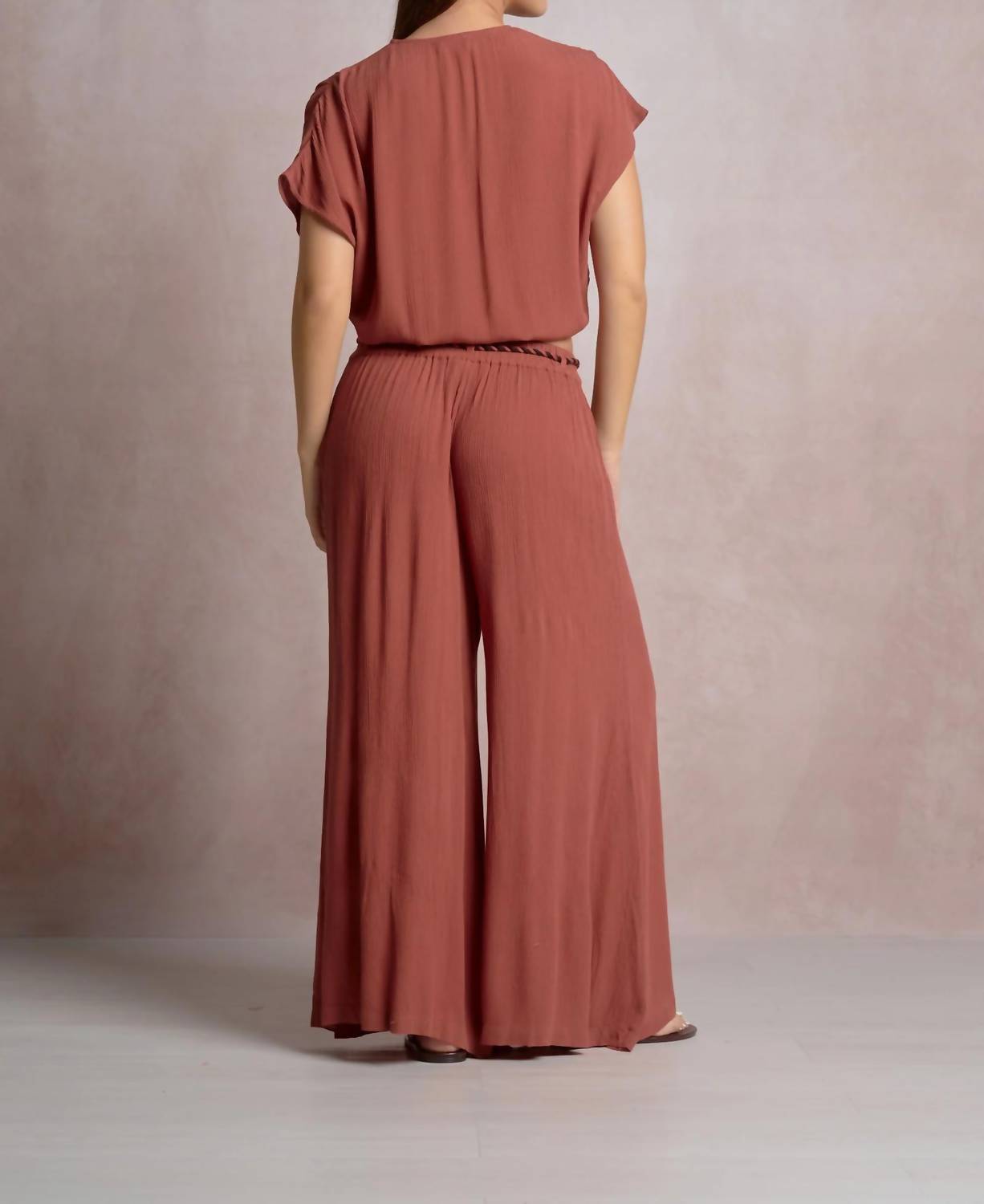 Elan - Short Sleeve V-neck Bubble Hem Top