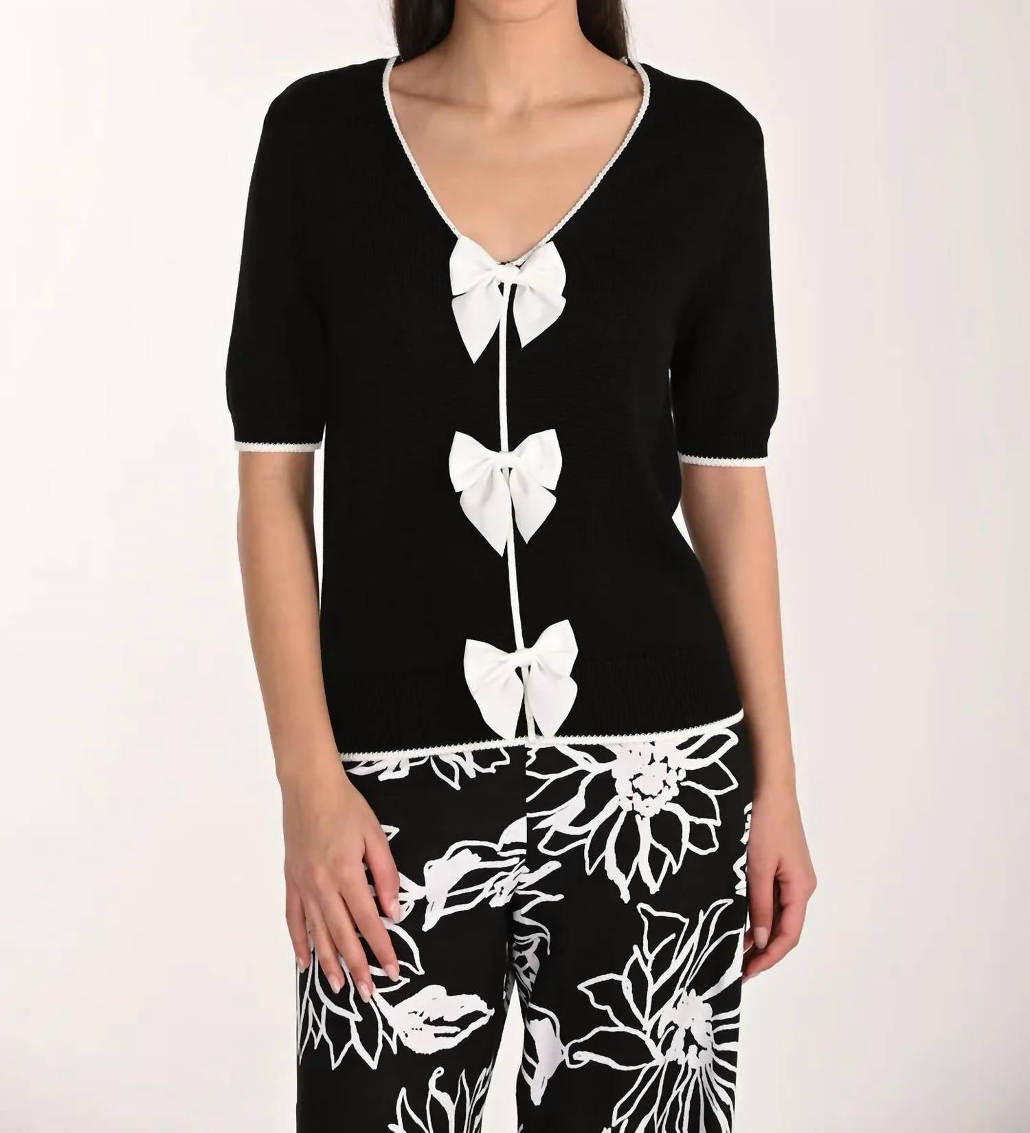 Frank Lyman - Brixton Ribbon Detailing V-neck Top