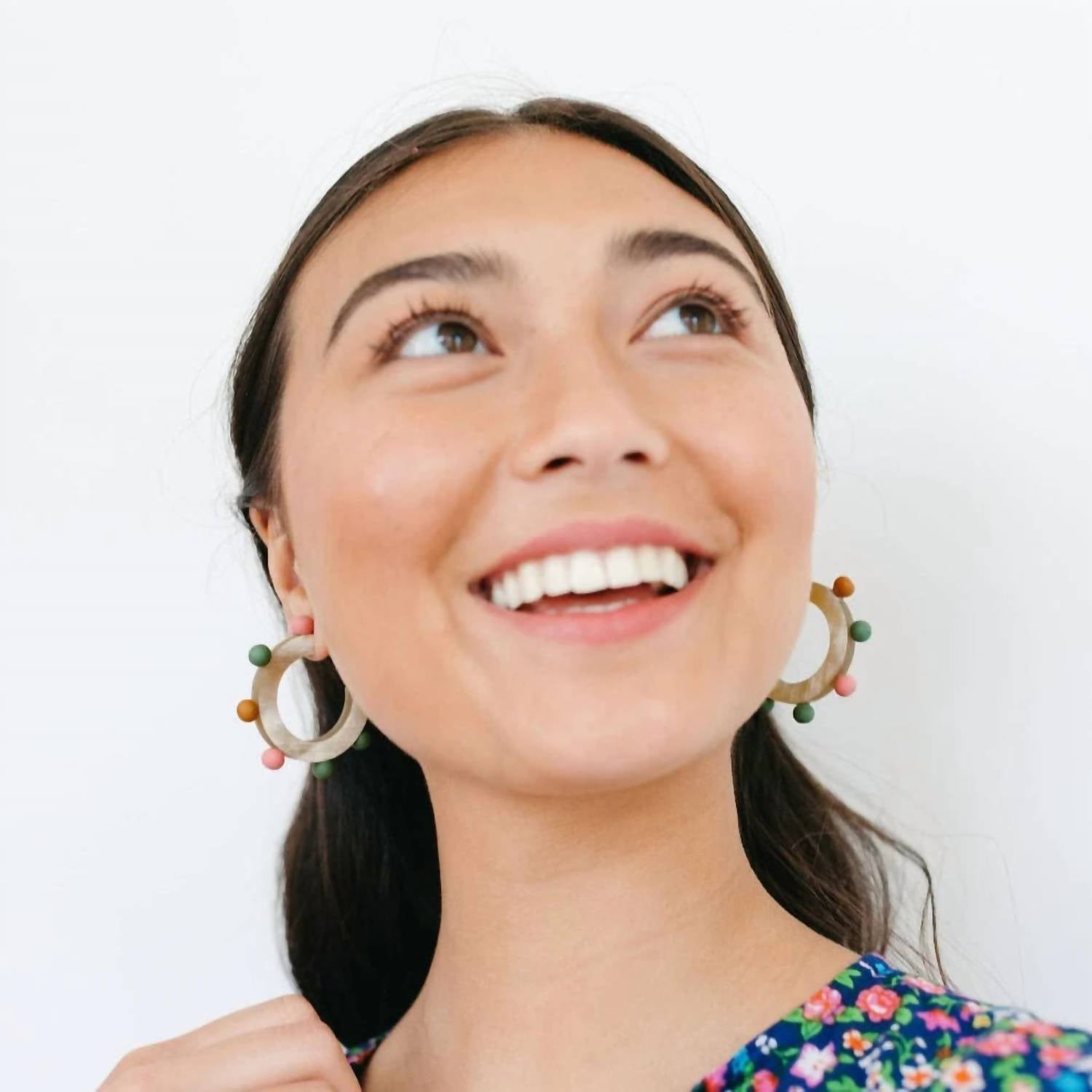 Sunshine Tienda - Women's Rainbow Bead Hoop Earrings