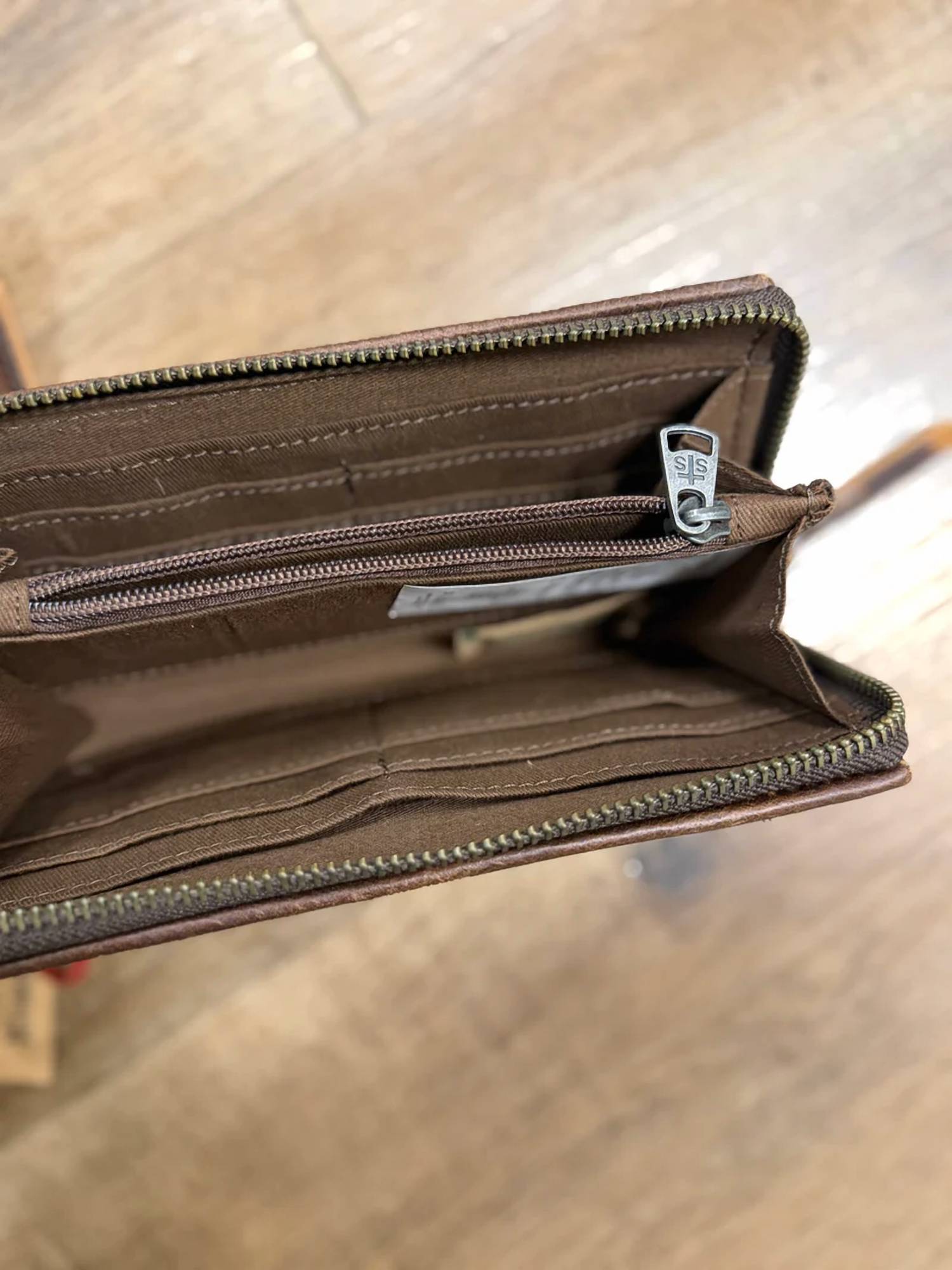 STS Ranchwear VAQUERO CONCHO BIFOLD in cowhide - women's bag - alternate view