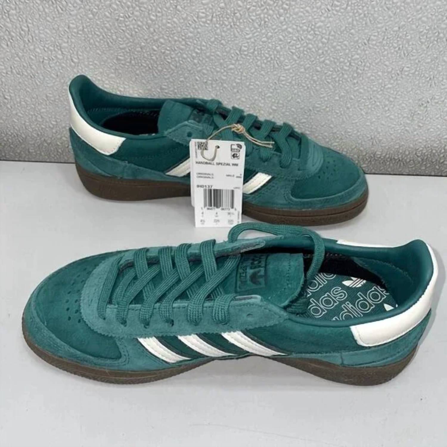 adidas Men's Handball Spezial Sneakers in collegiate green cloud white 1 - men's sneaker - detail view