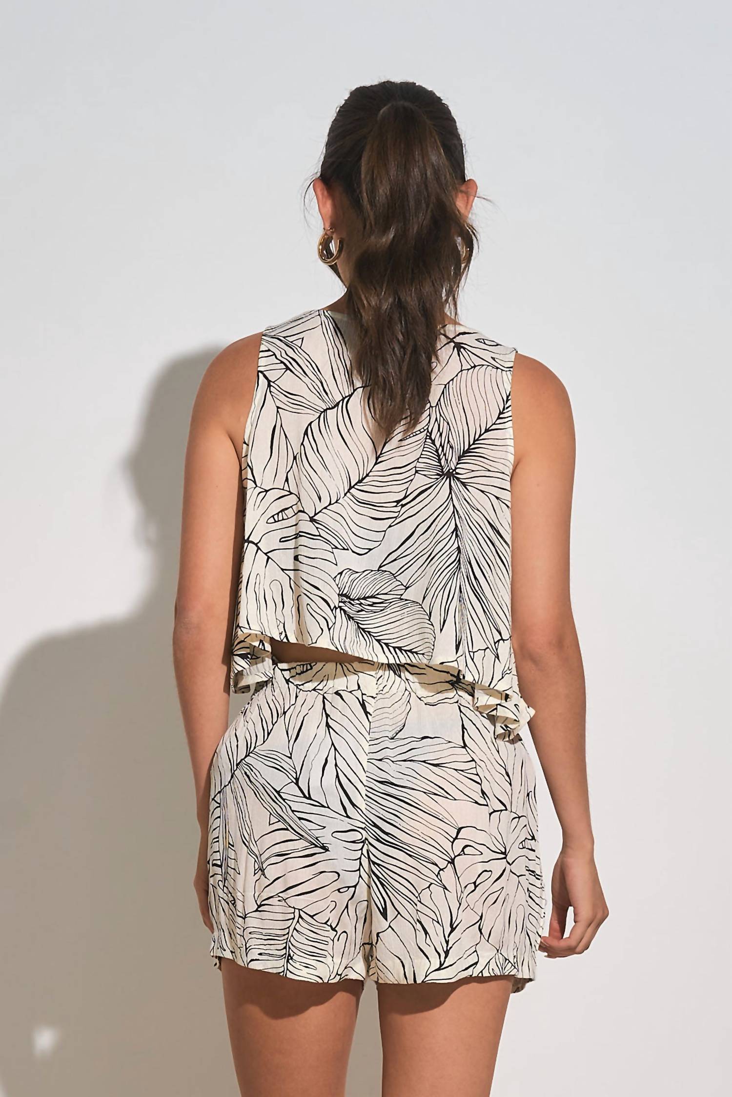 Elan - Tropics Flowy Cropped Tank Top