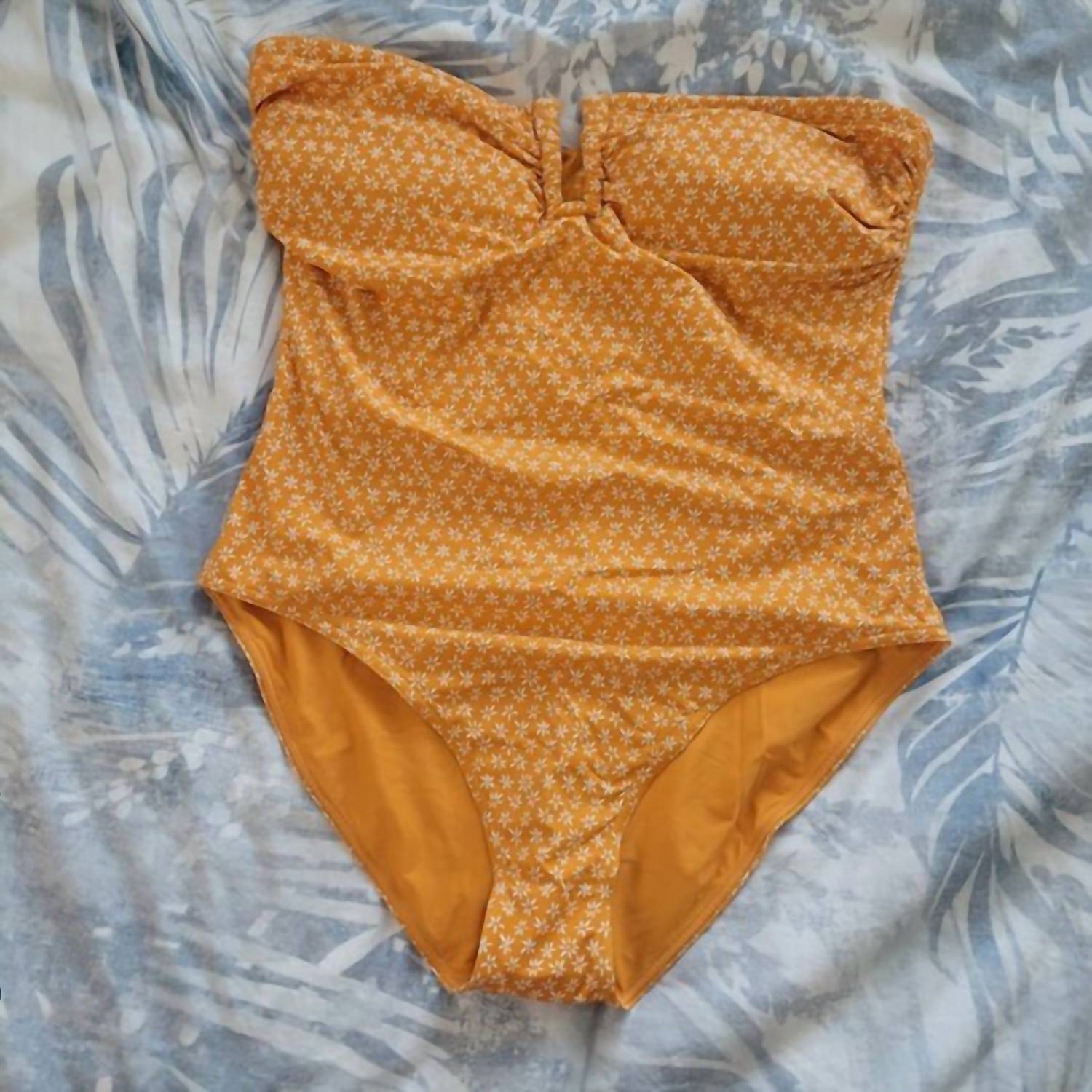 vineyard vines Women's Strapless One-piece Swimsuit in floral apricot - women's swimwear