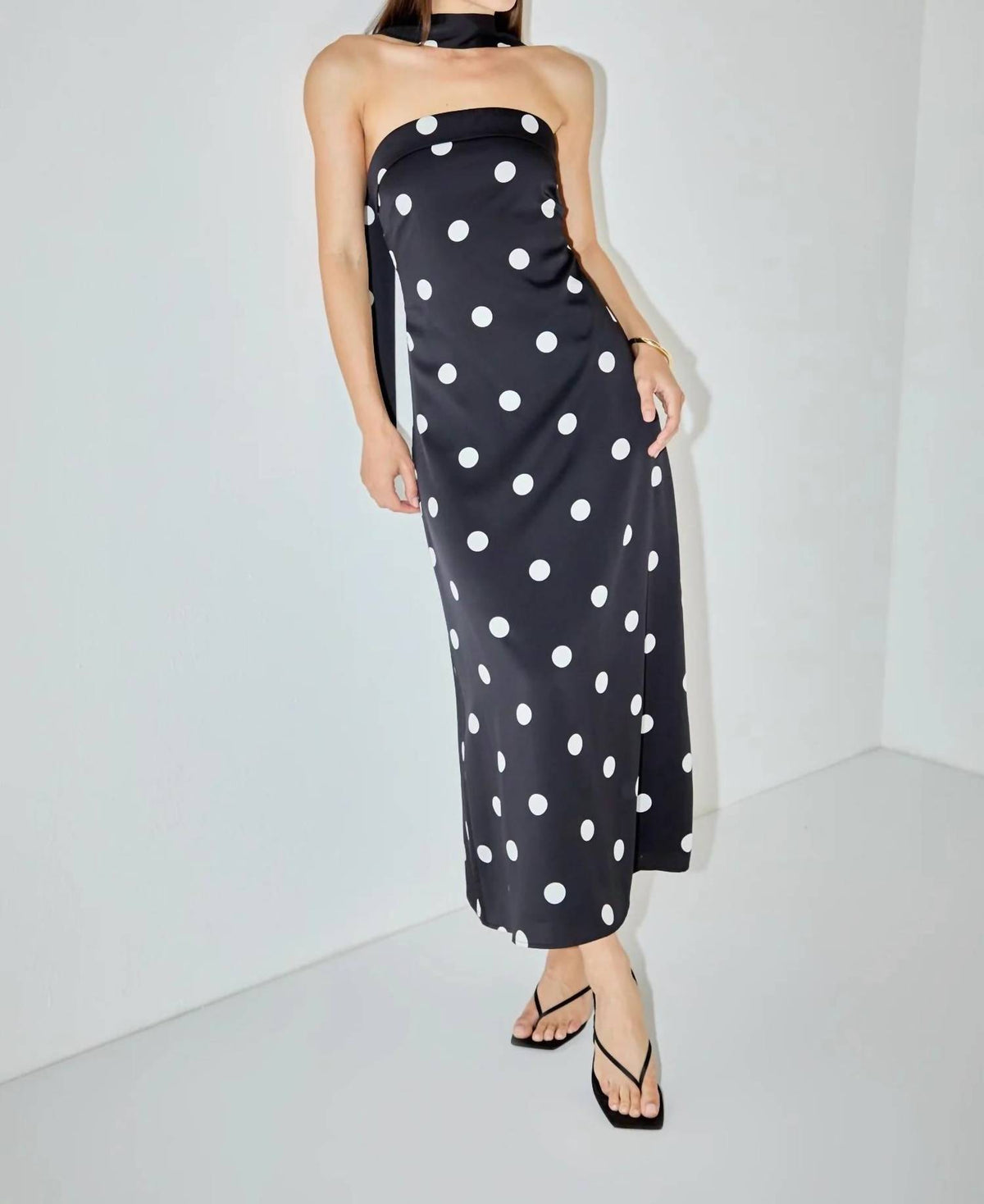 2.7 August Apparel - Marsy Backless Maxi Dress