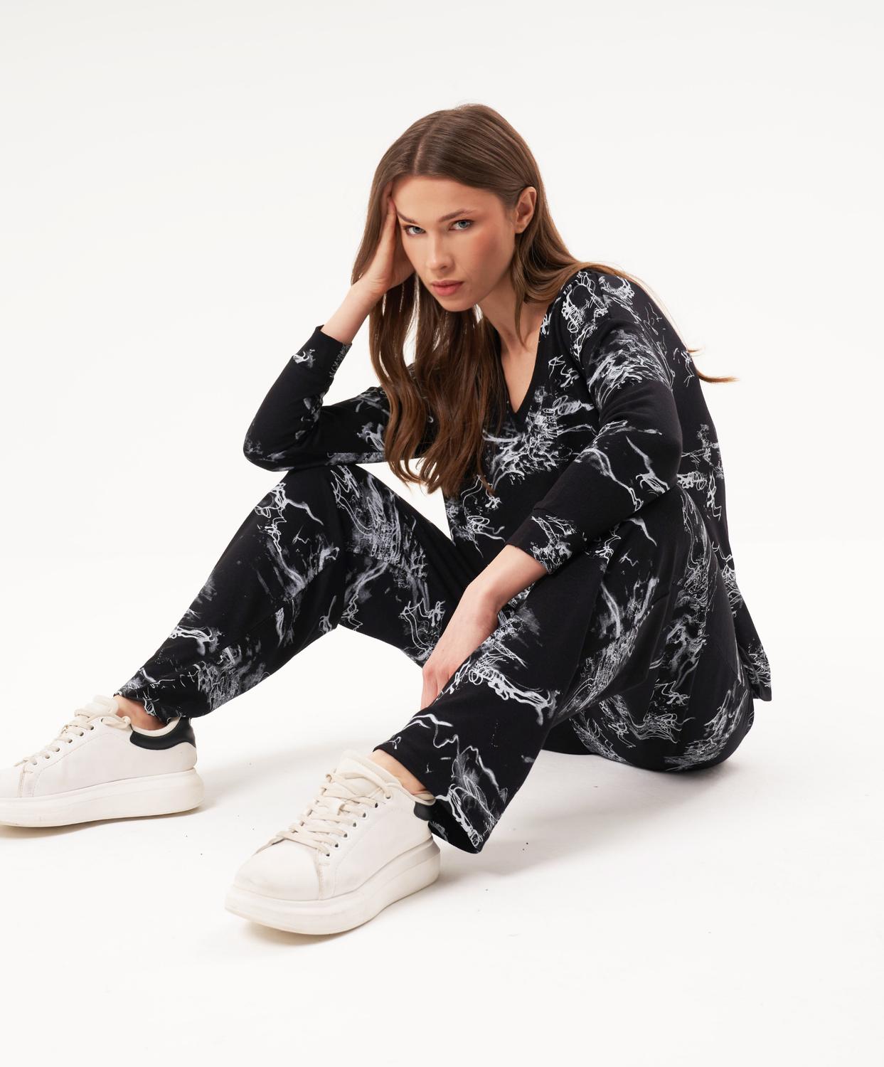 french kyss Abstract Print V-Neck Top in black white - women's sweater - alternate view