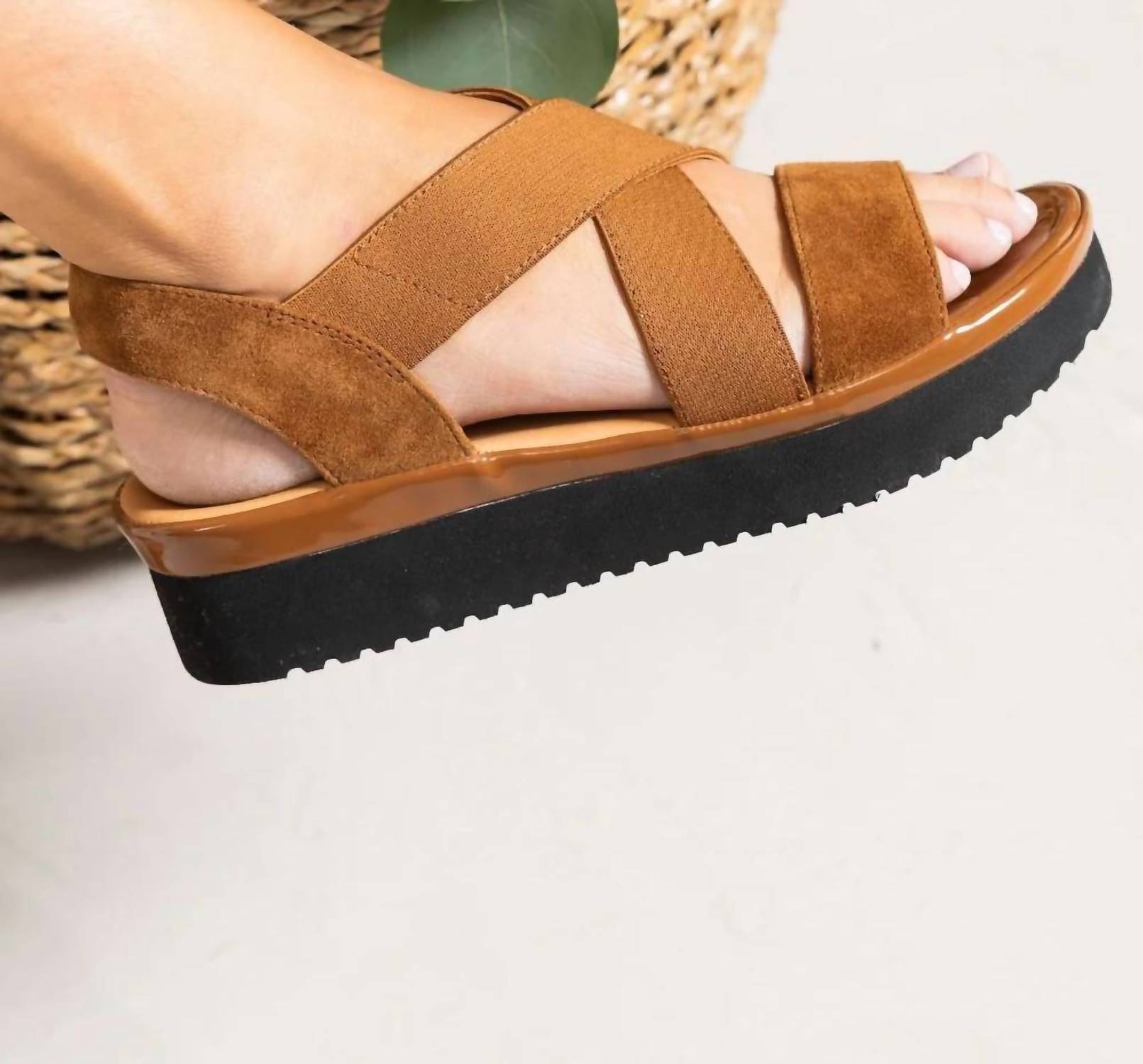 L'Amour Des Pieds - Women's Aizling Sandal