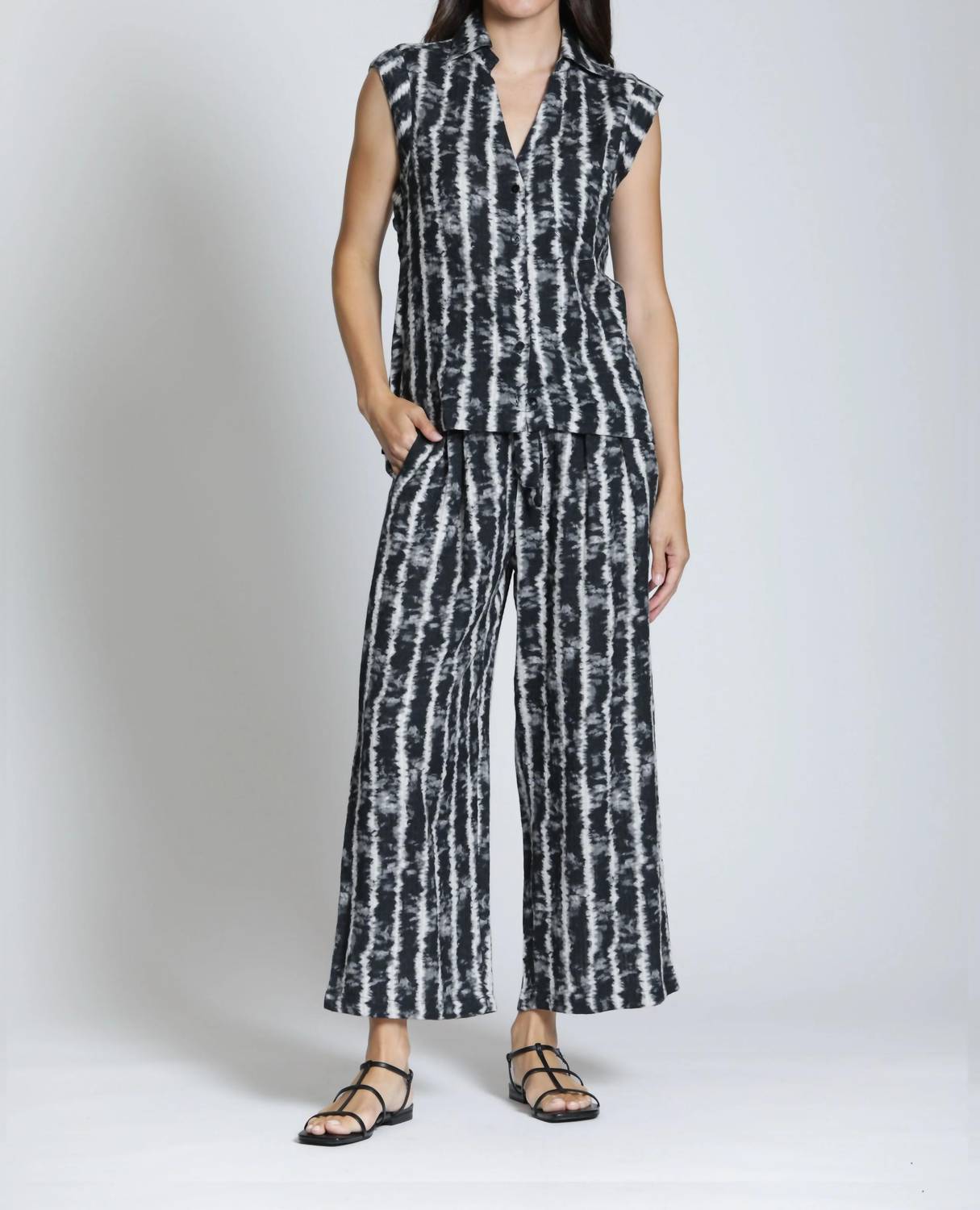 Apny - Women's Sleeveless Print Top
