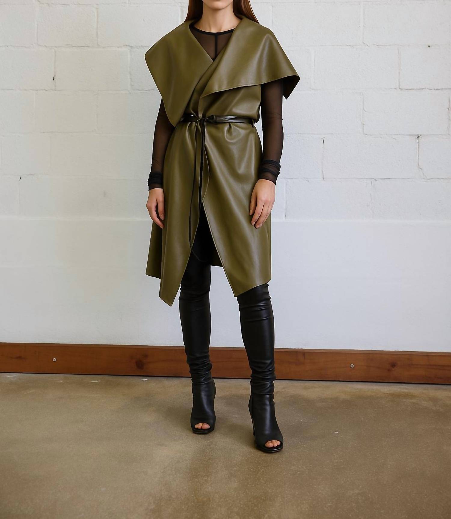 Simply Mila - Uneven Sleeveless Coat