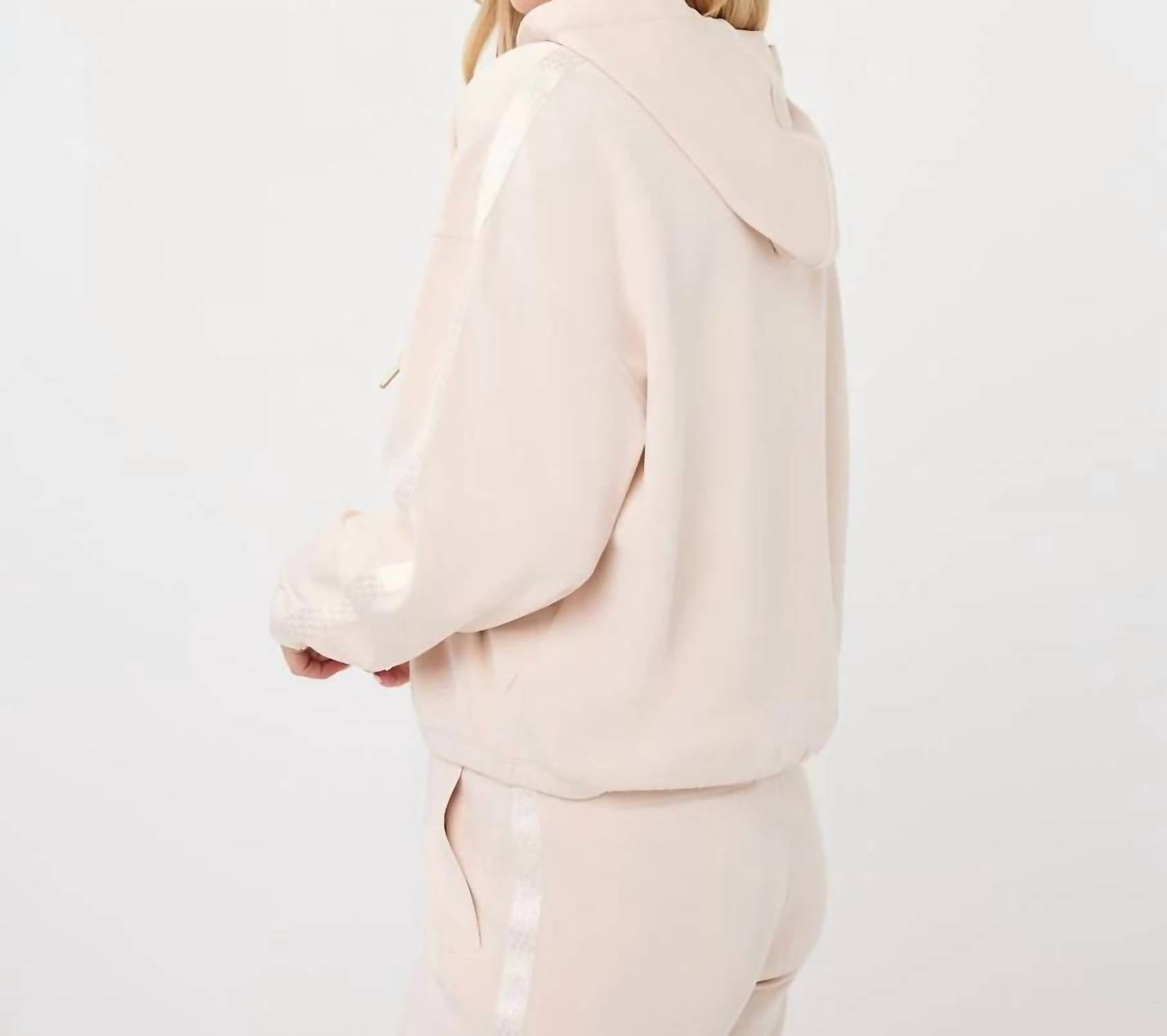 Esqualo - Cloud Hooded Top