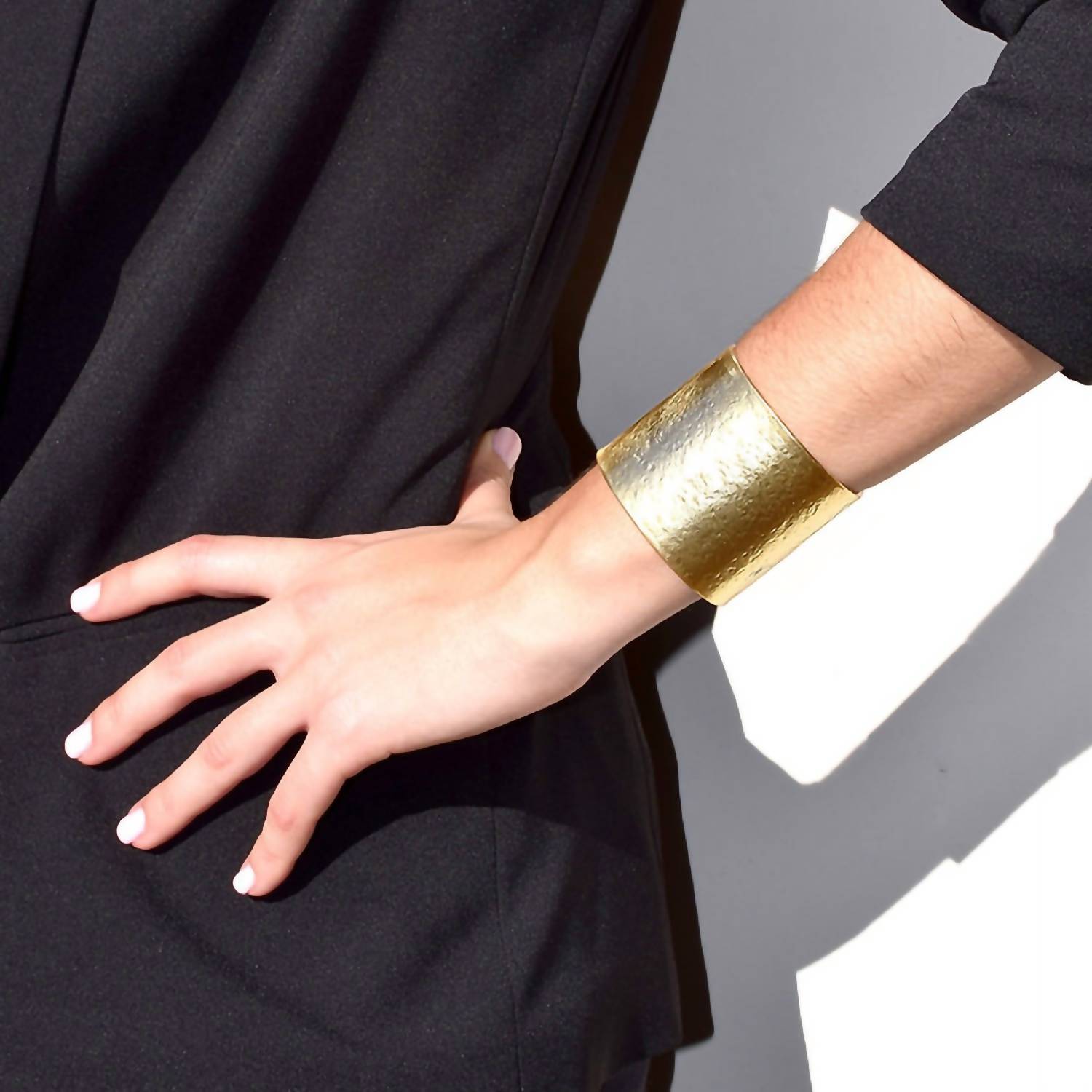 Avenue Chic - Women's Zoe Cuff