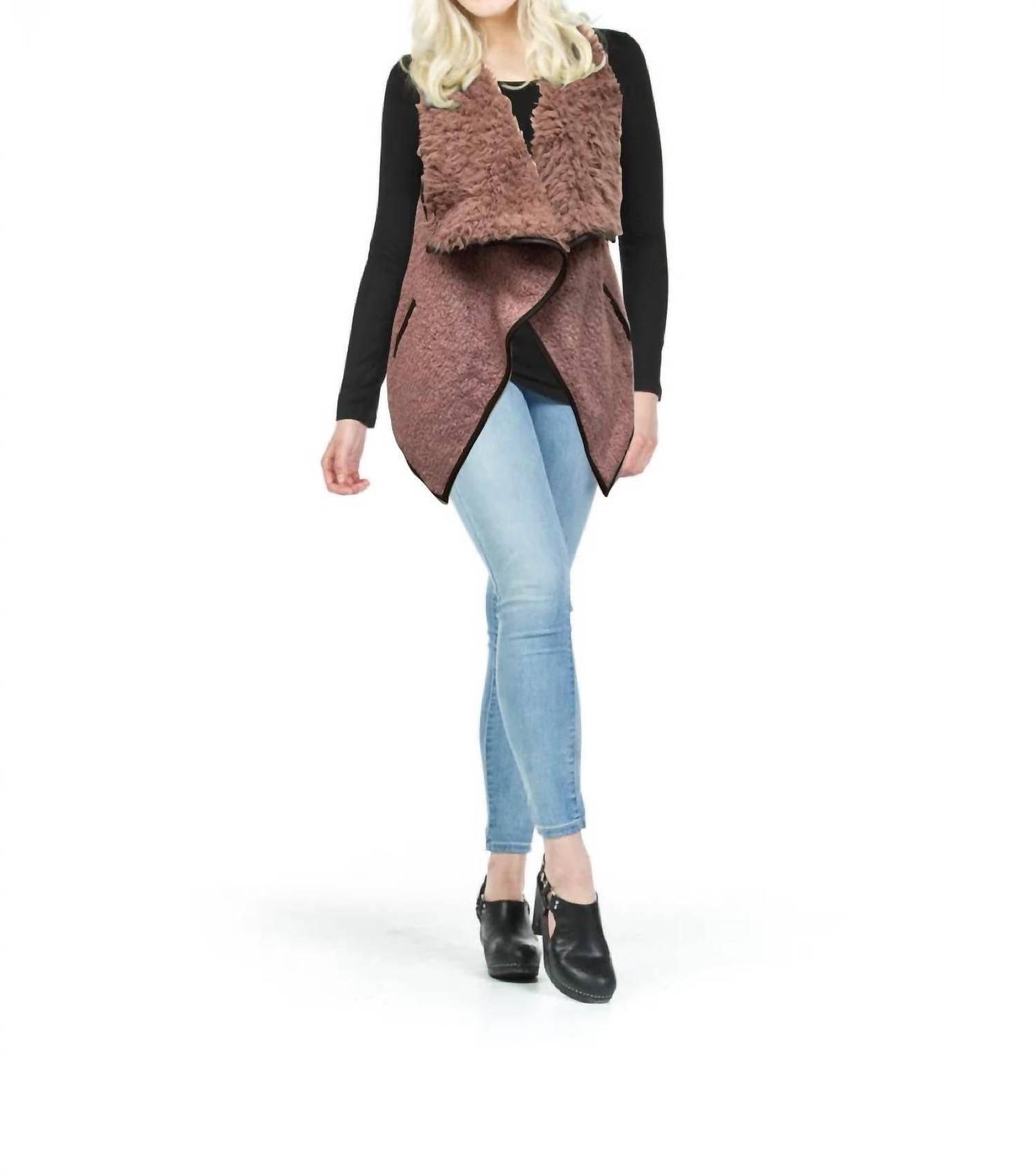 Papillon - Boucle Vest With Soft Fuzzy Drapy Collar