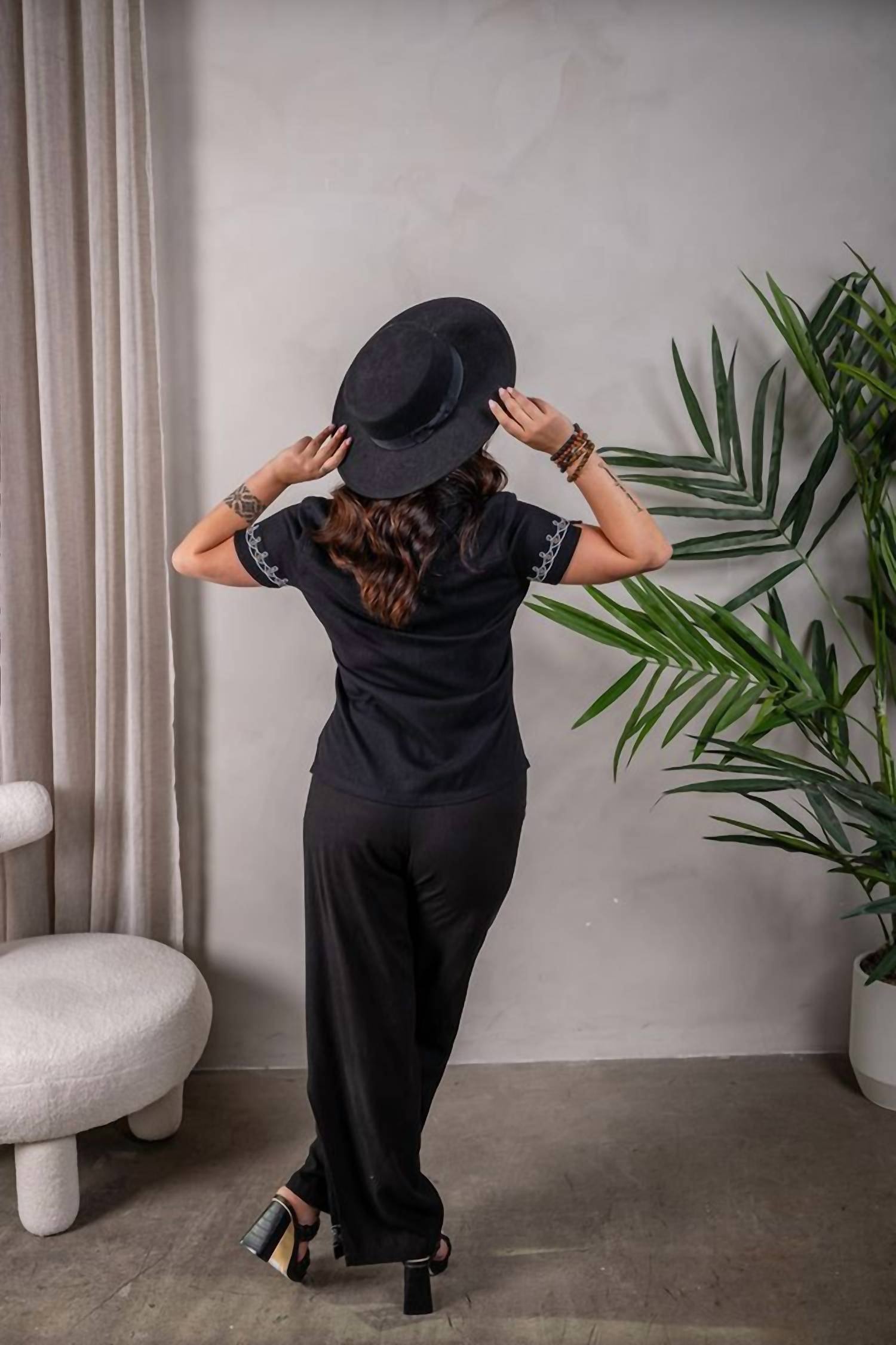 Paparazzi - Linen Blend Embroidered Split Leg Pant