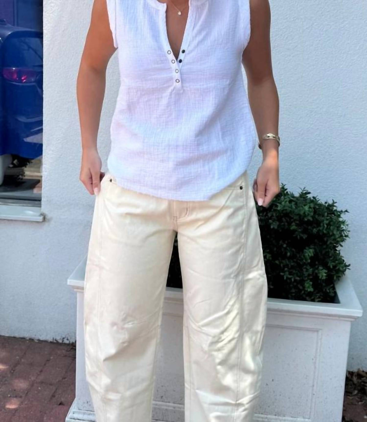 Bobi - Henley Sleeveless Top