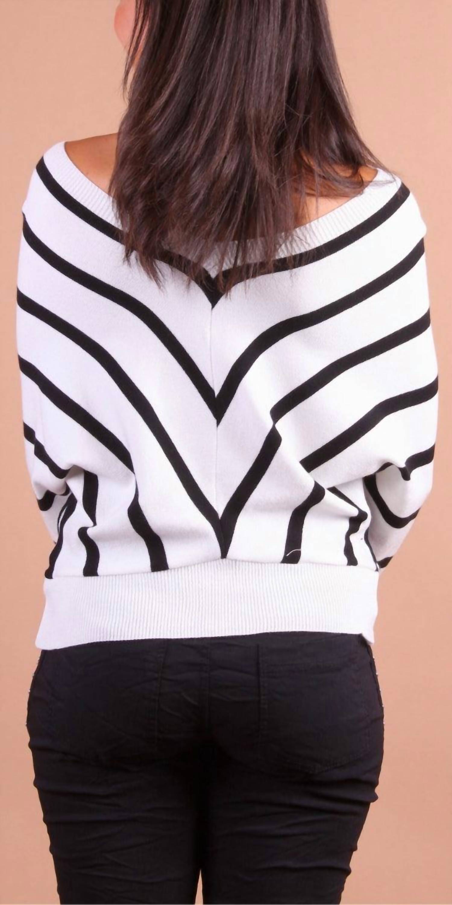 Gigi Moda - Chevron Batwing V-neck Sweater