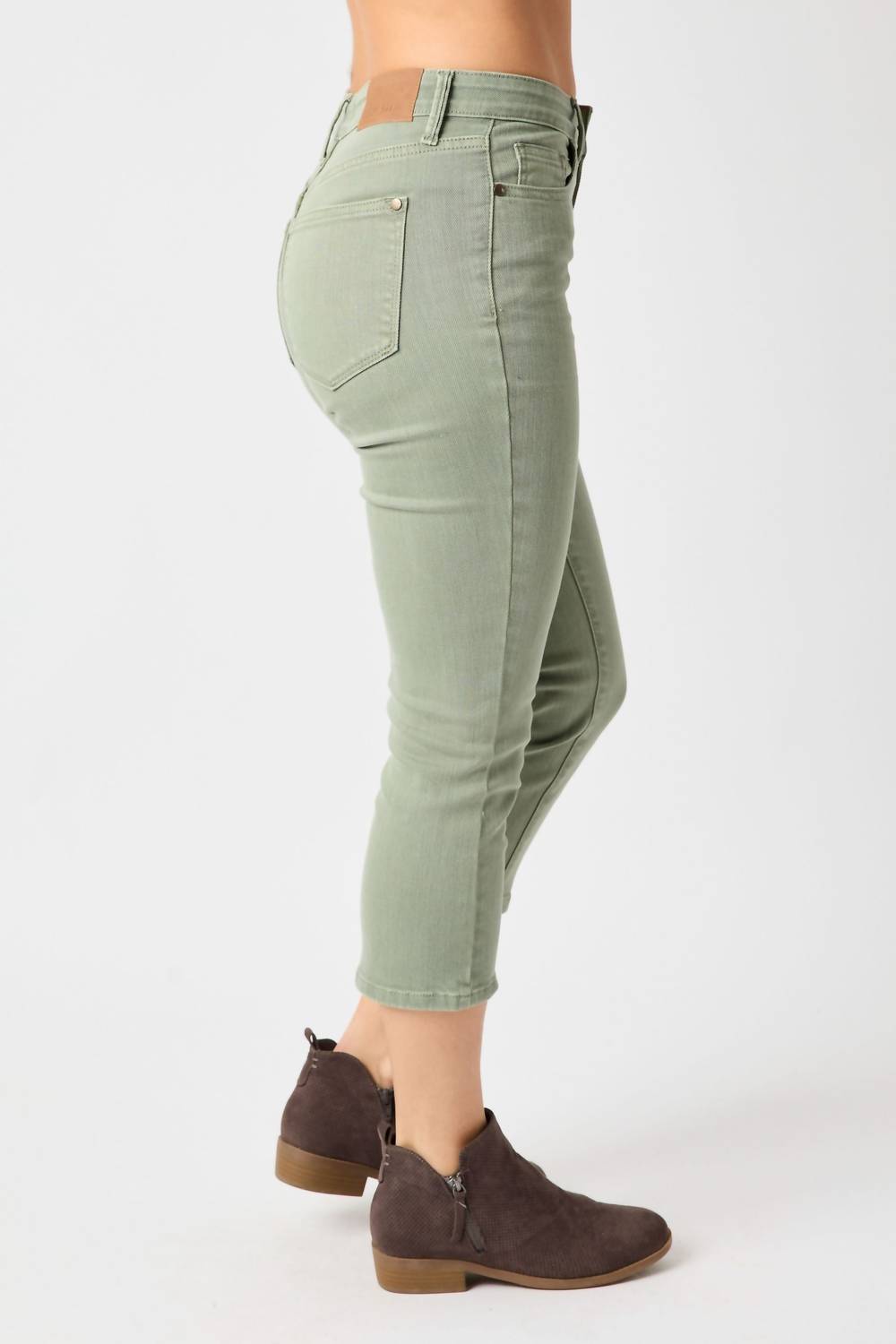 Judy Blue - Mid Rise Garment Dyed Non Distressed Capri Jeans