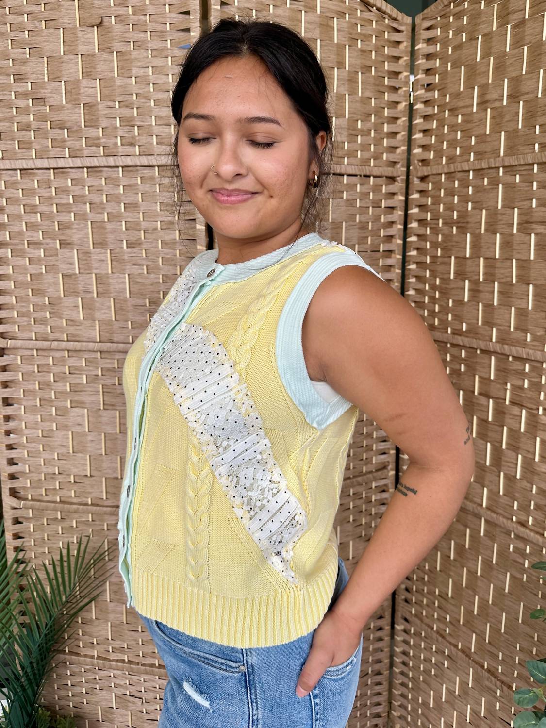Pol - Sleeveless Sweater Top