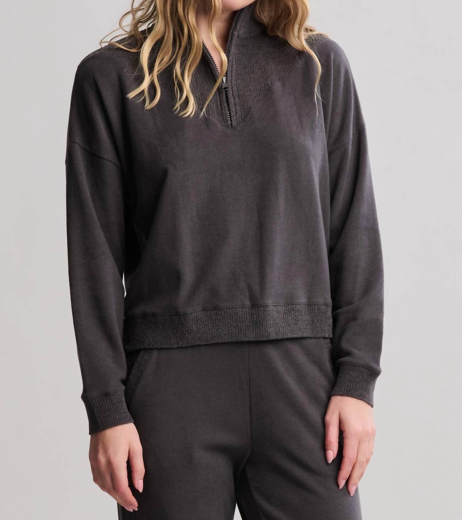BAREFOOT DREAMS Brushed Fleece With Cozychic Ultra Lite Rib Half Zip Pullover in carbon - women's top