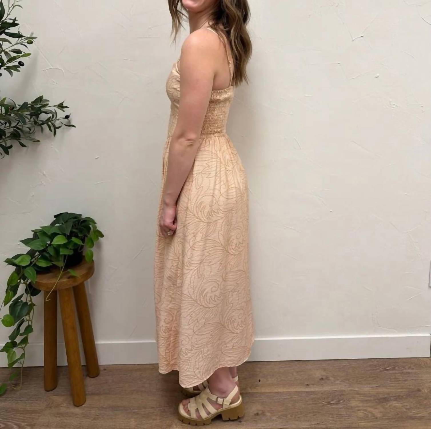 Sunday Edition - Sleeveless Smocking Midi Dress