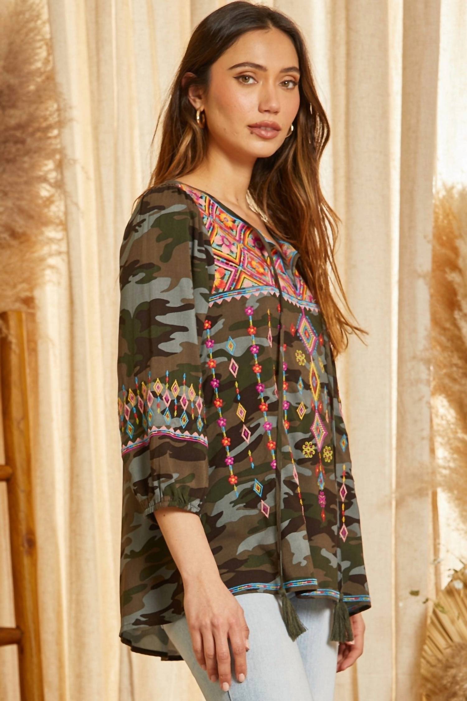 Andree By Unit - Embroidered Keyhole Top