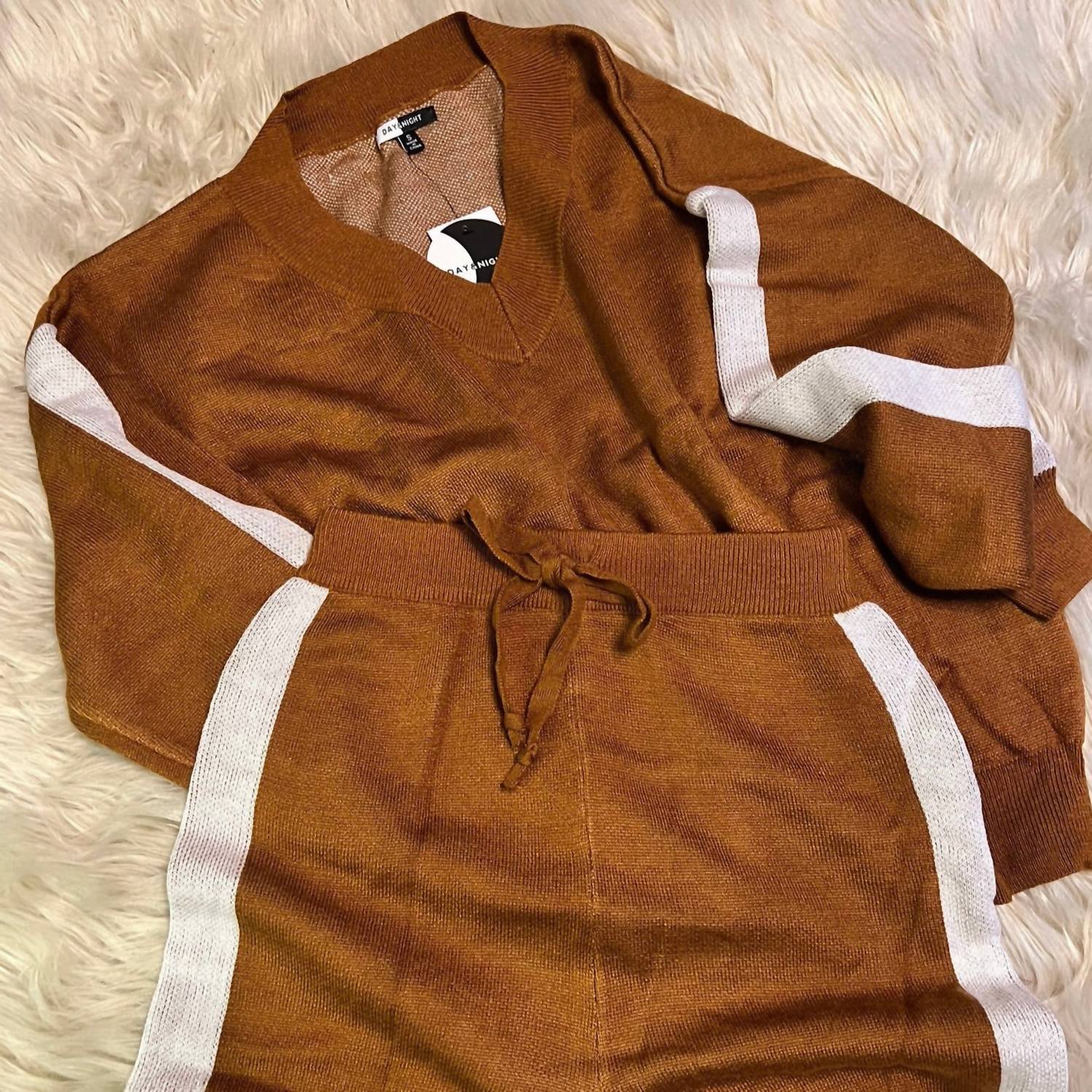 Klesis - V-neck Racer Lounge Set