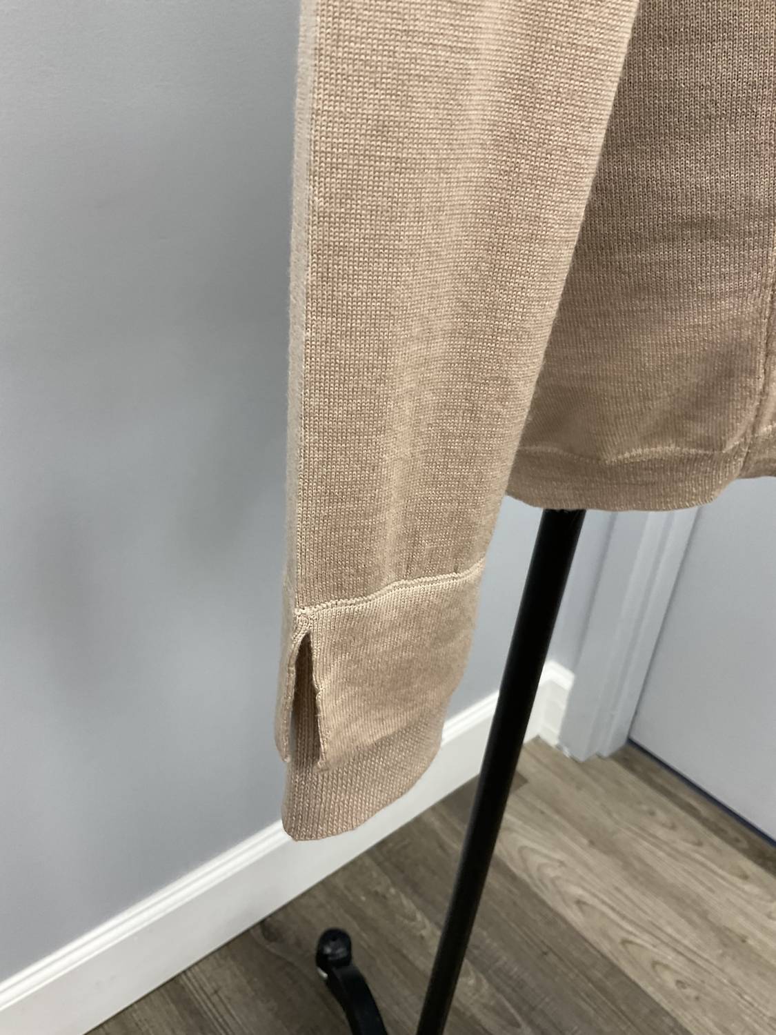 Strenesse - NUDE VNECK WOOL/CASHMERE SWEATER