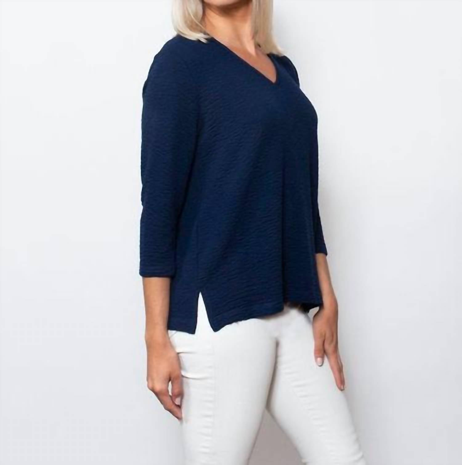 Sno Skins - Seersucker Knit V-neck Top