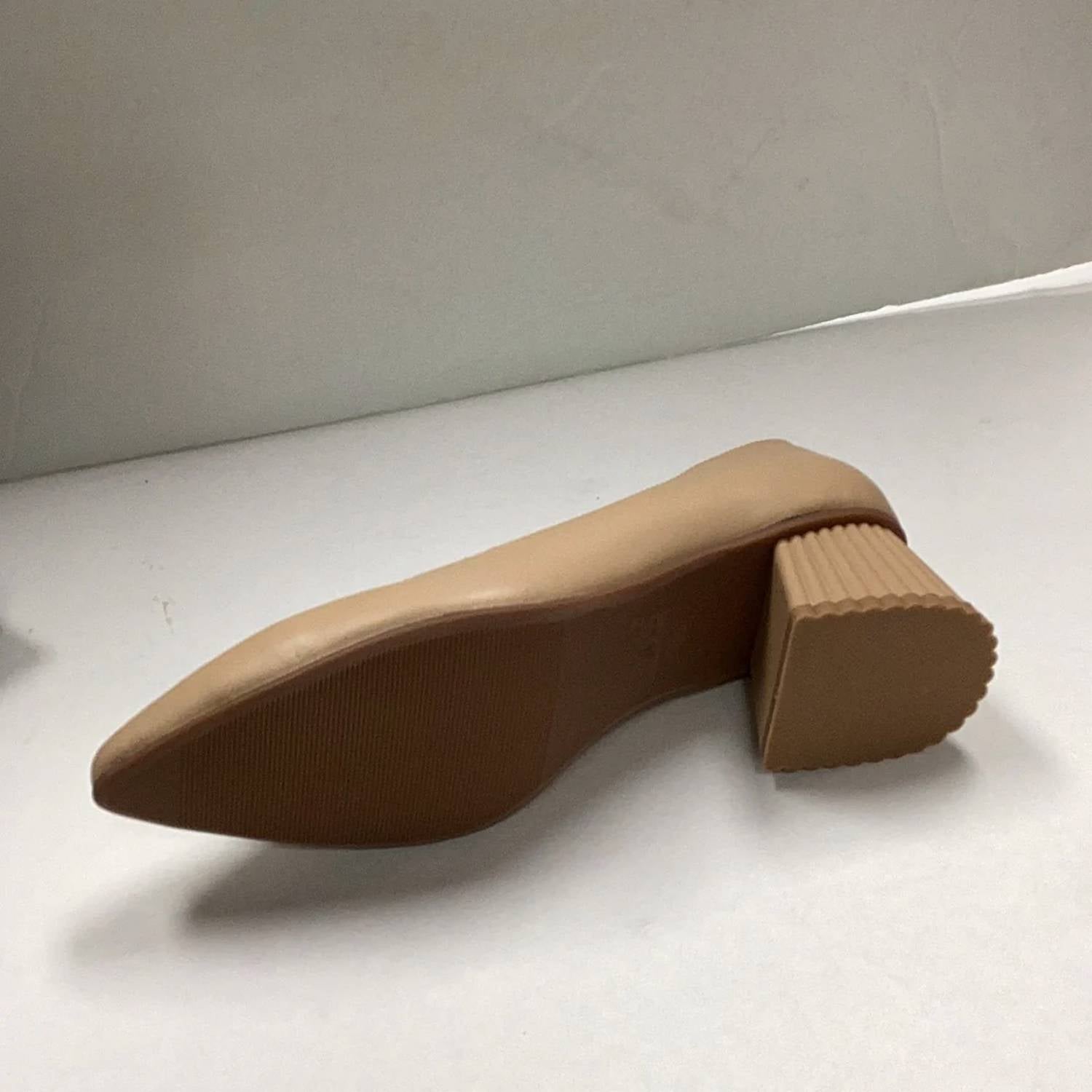 1936 - Women's Saveria Plain Fan Mid Pump