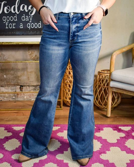 Judy Blue - MR Tummy Control Vintage Wash & Back Shield Pkts Flare