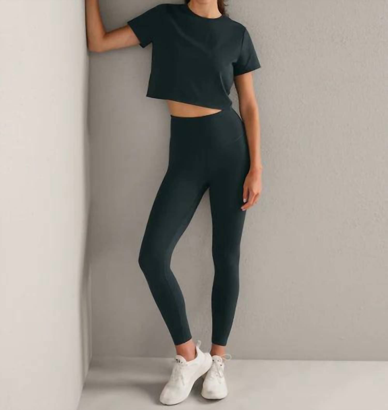 Rhone - Serene Cropped Tee