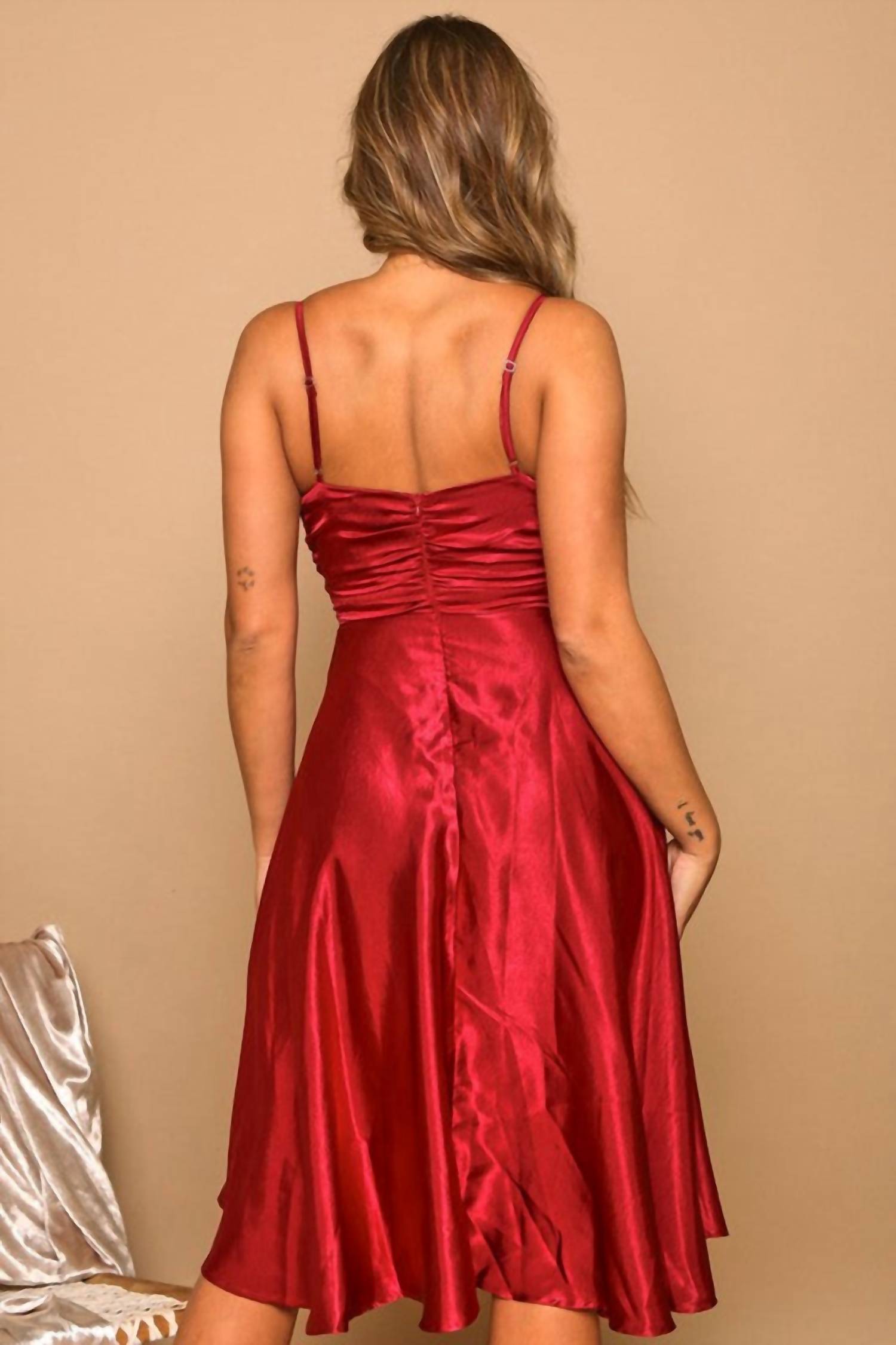 Peach Love - Satin Scoopneck Midi Dress