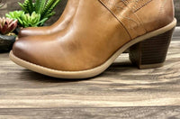 Earth - Women's Lina Austin Notched Heeled Low Cut Leather Bootie