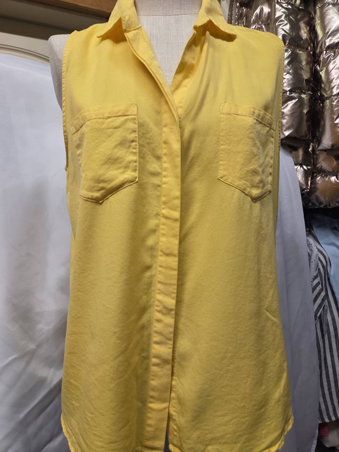 Velvet Heart - Women's Sleeveless Button Up Shirt