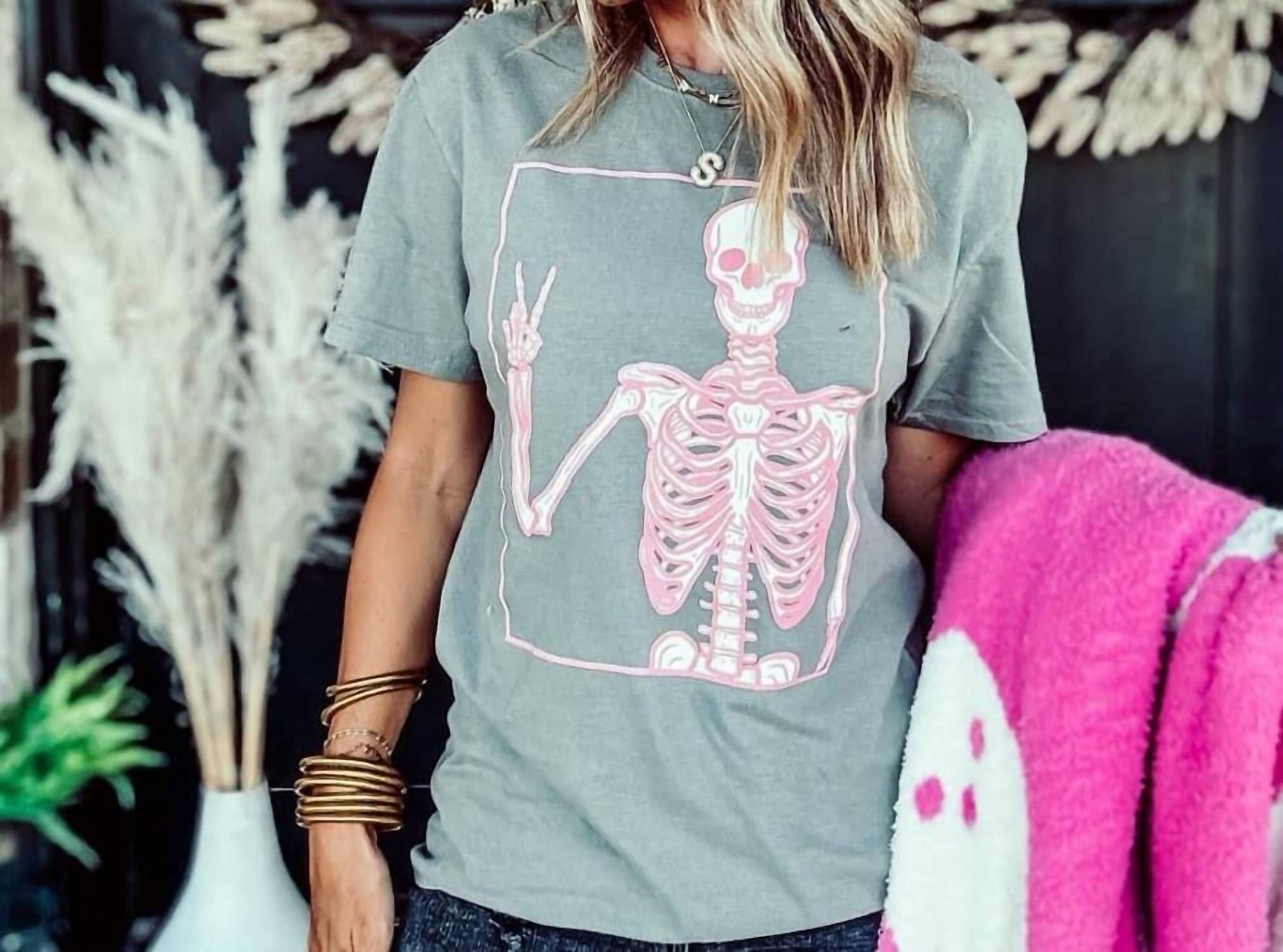 The Graphic Tee - Peace Skelly Tee