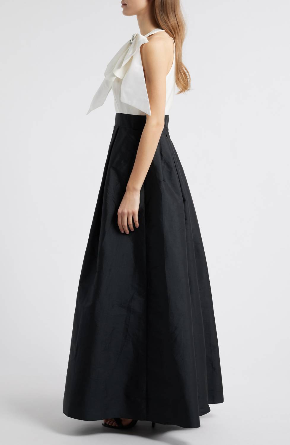 Eliza J - Bow Crystal Mikadoballgown