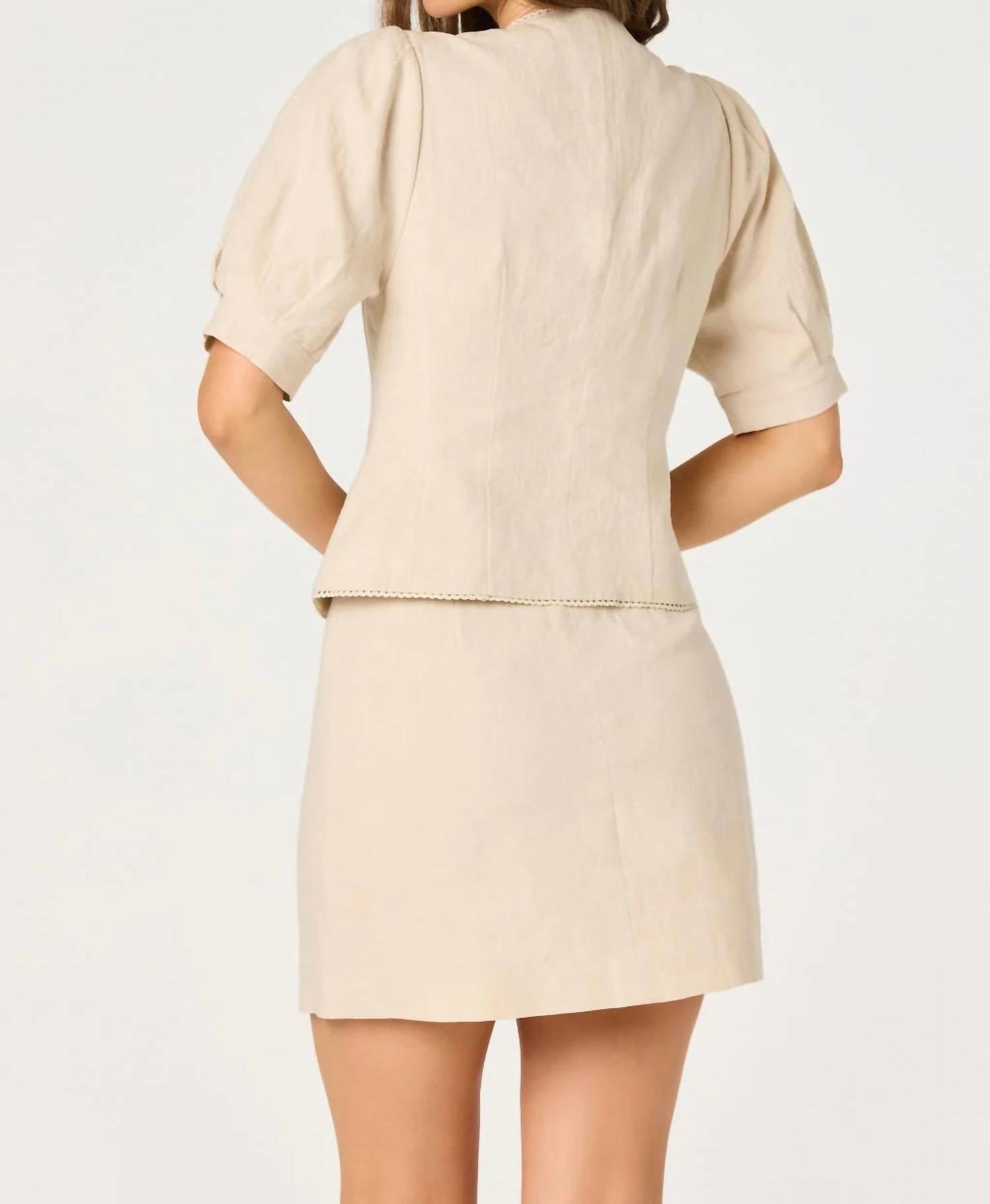 Astr - Cailey Puff Sleeve Button-front Top