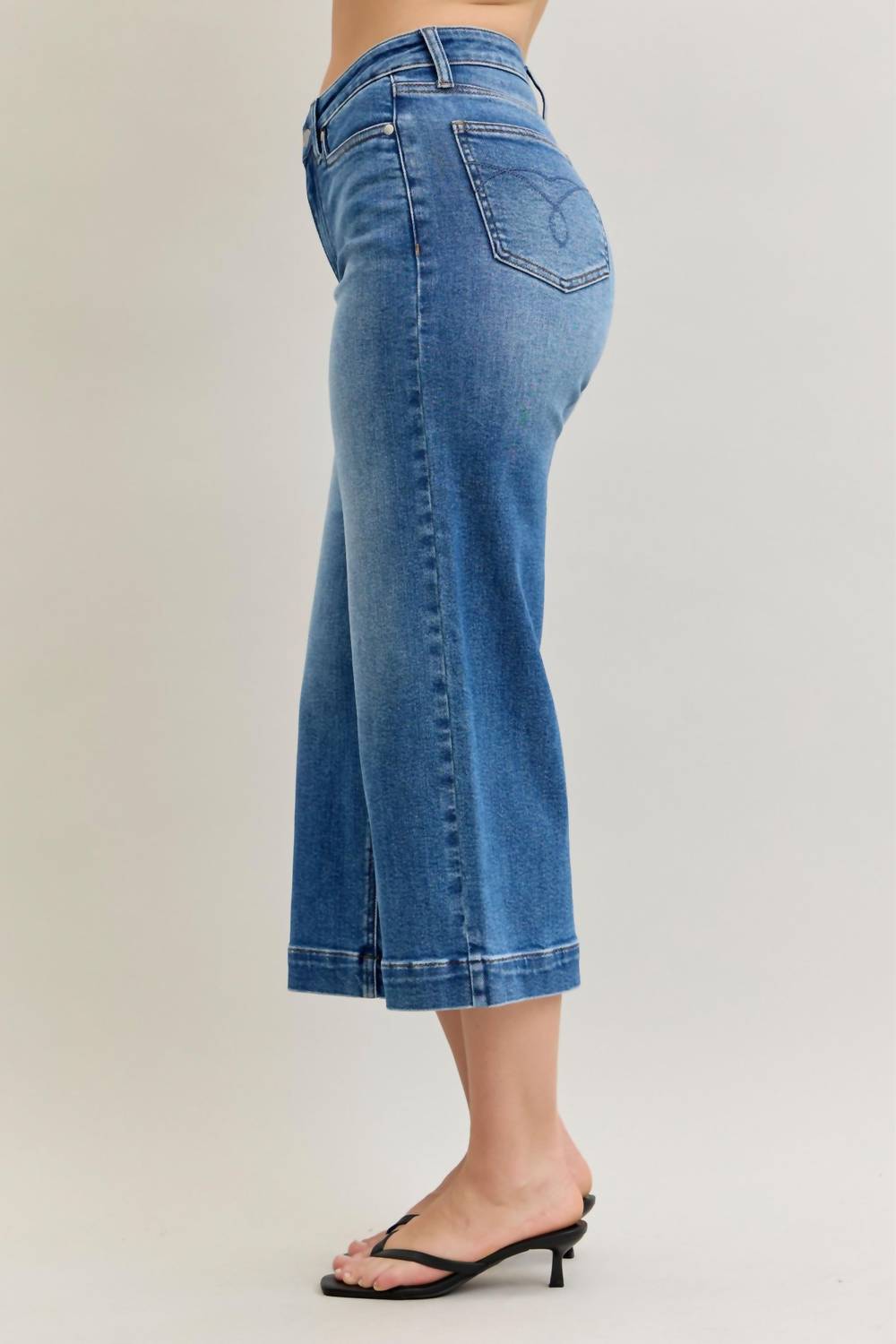 Judy Blue - Melanie Mid Rise Wide Leg Crop With Wide Hem