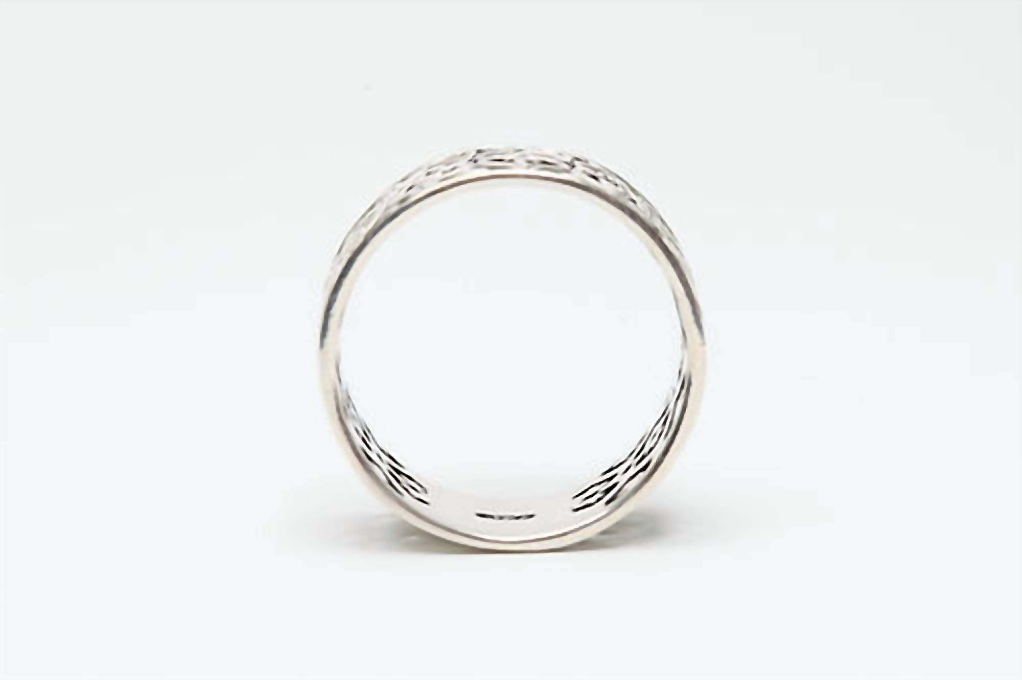 Avenue Chic - Women's Filigree Heart Ring