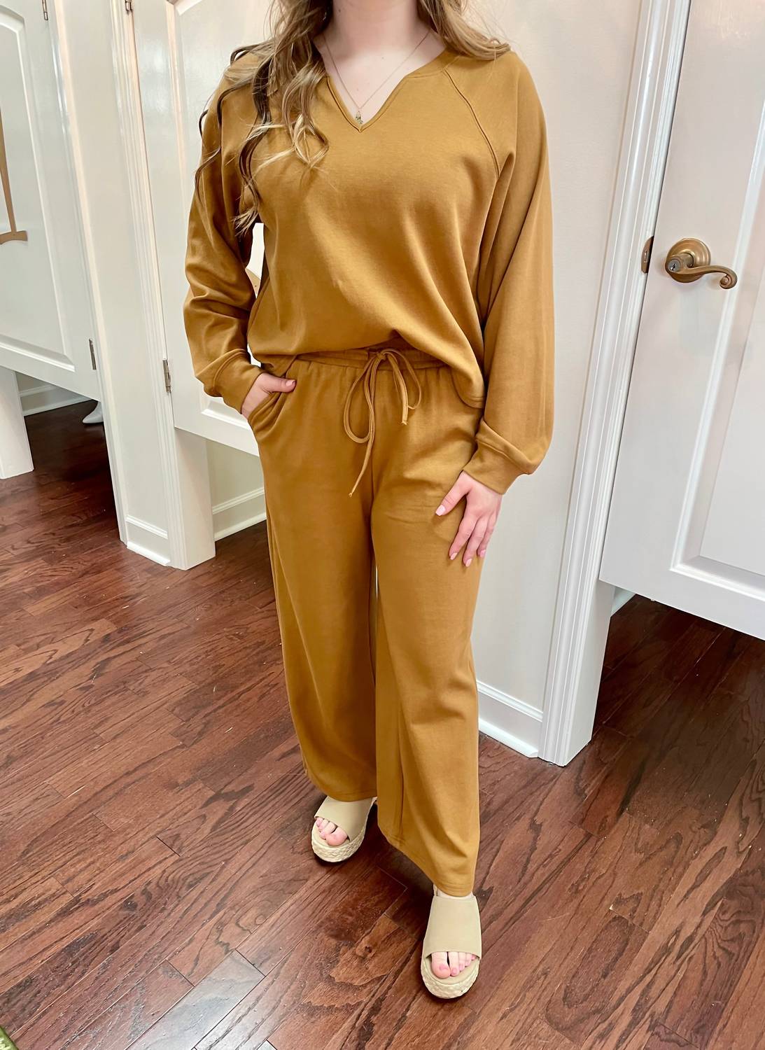 Listicle - Vixen V Neck Sweatshirt And Pants Set