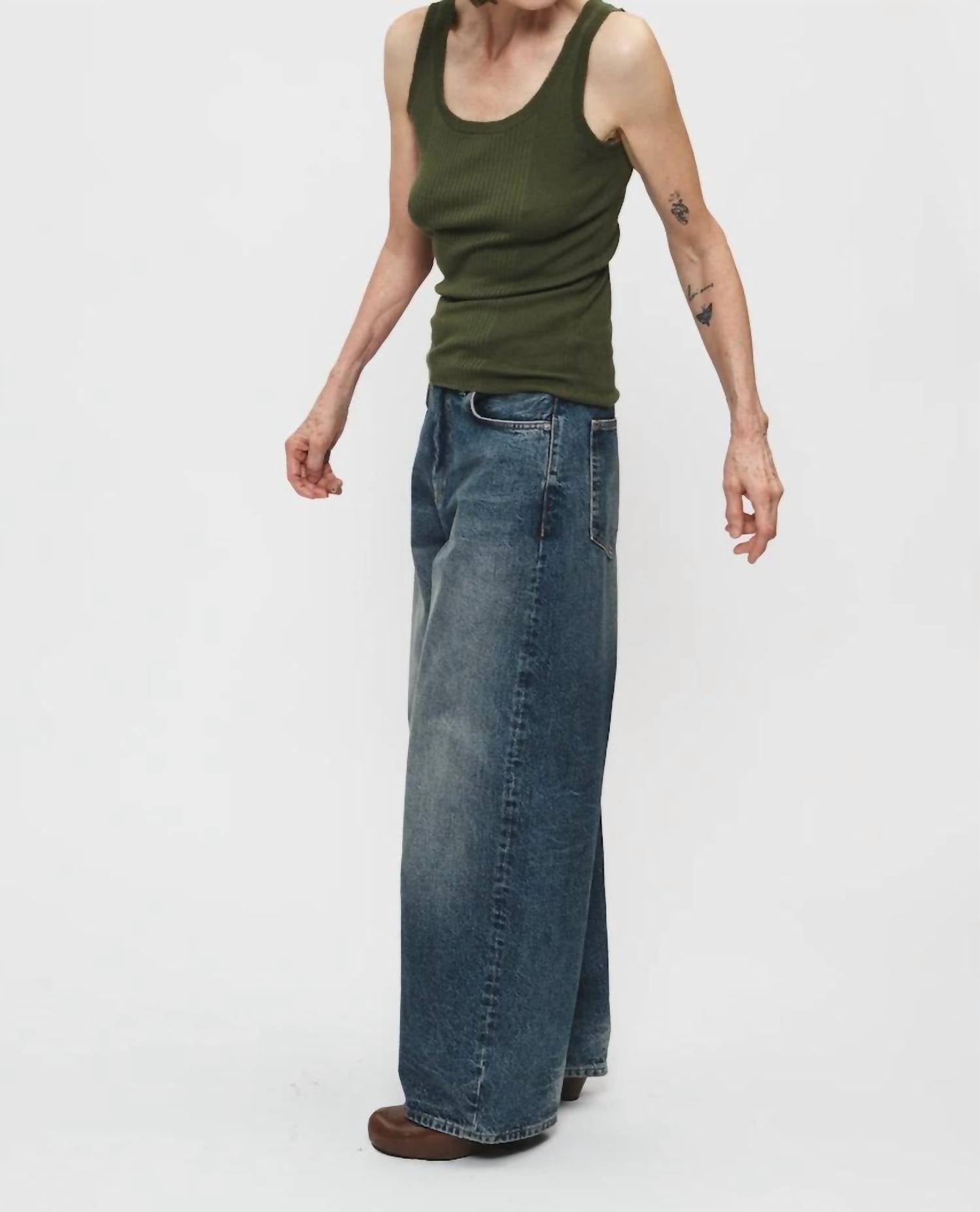 6397 - Roomy Wide Leg Jean