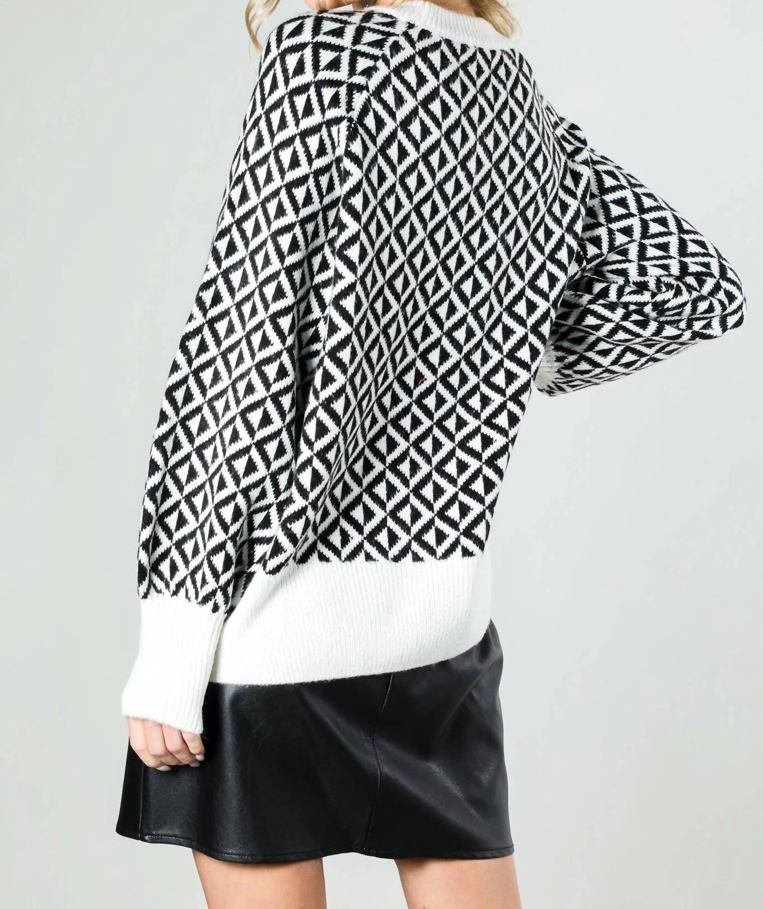 Vine & Love - Women's Crew Neck Geo Patterned Knitted Sweater