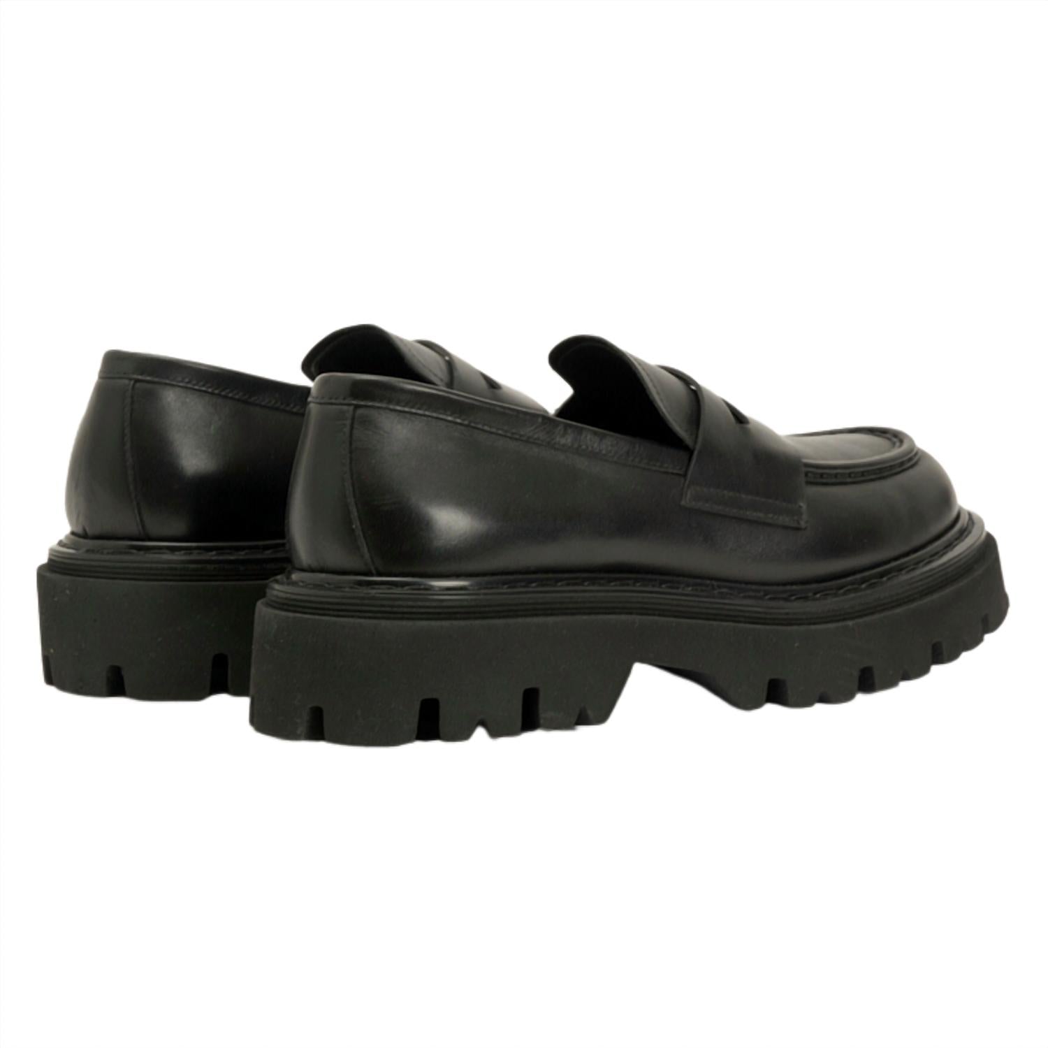 CLOSED Women's Round Toe Low Chunky Heel Loafer in black - women's flats - detail view