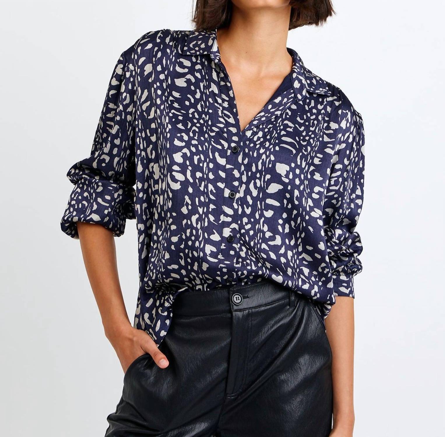 Bella Dahl - Long Sleeve Shirred Shoulder Button Down