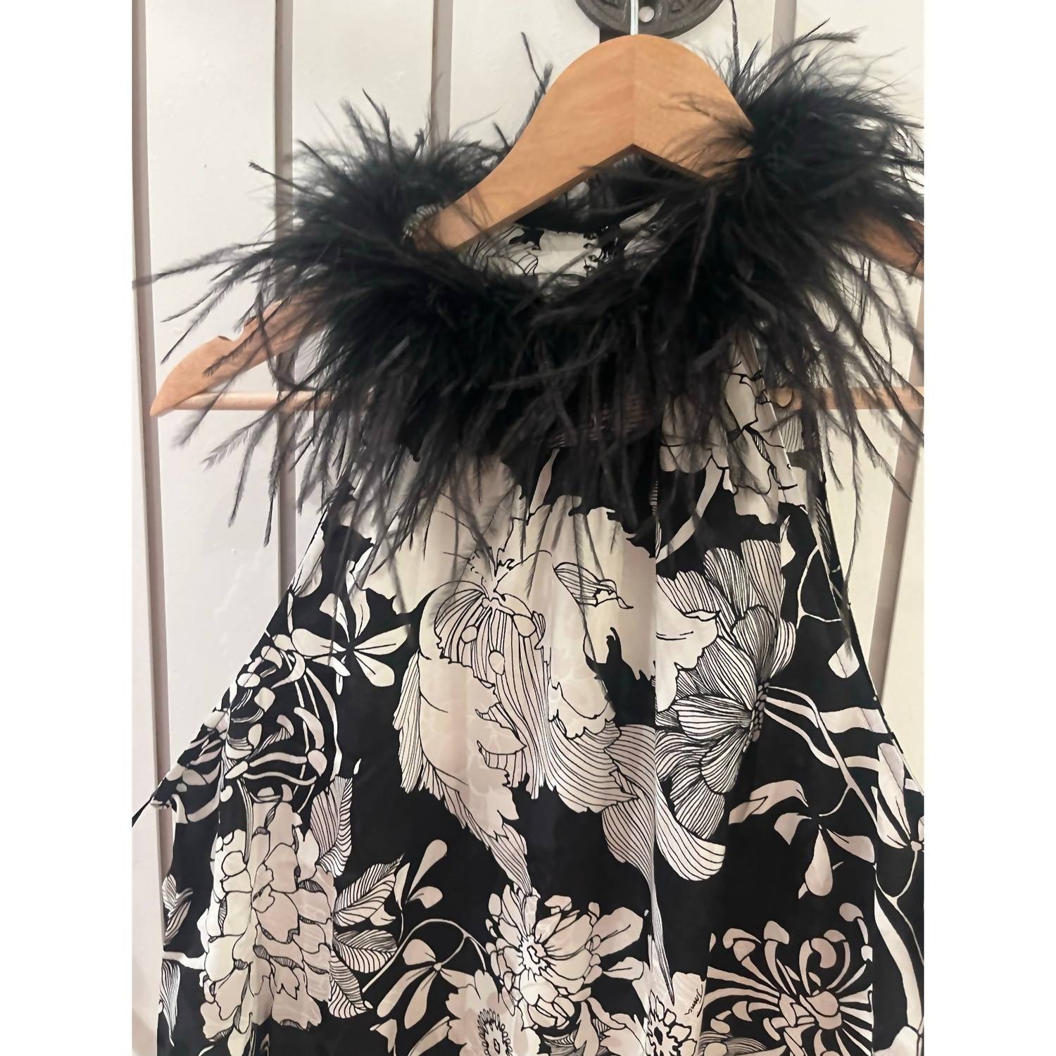 Trina Turk - Sleeveless Floral Blouse With Feathers