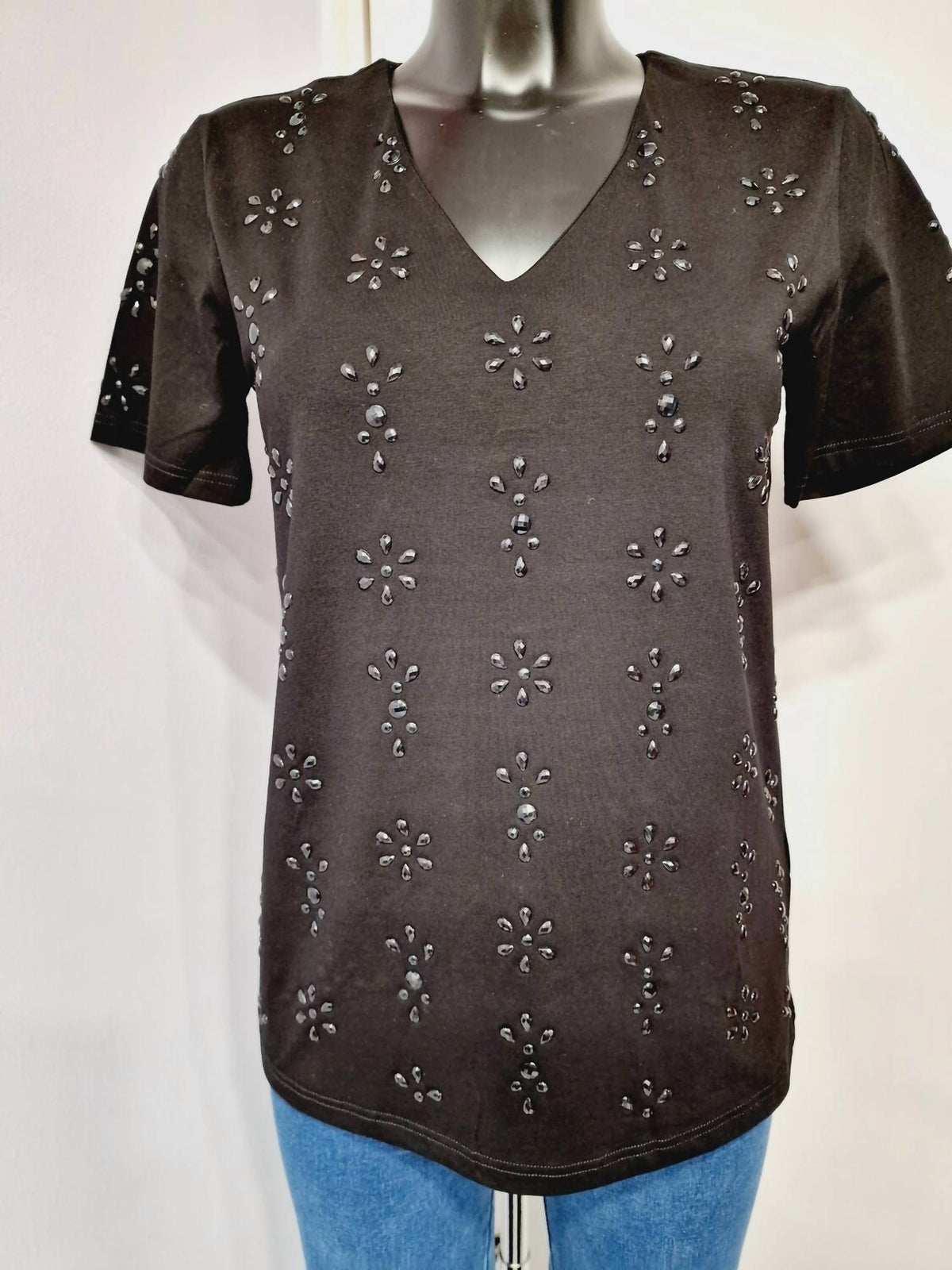 Leo & Ugo - Floral Energy V-neck Tee